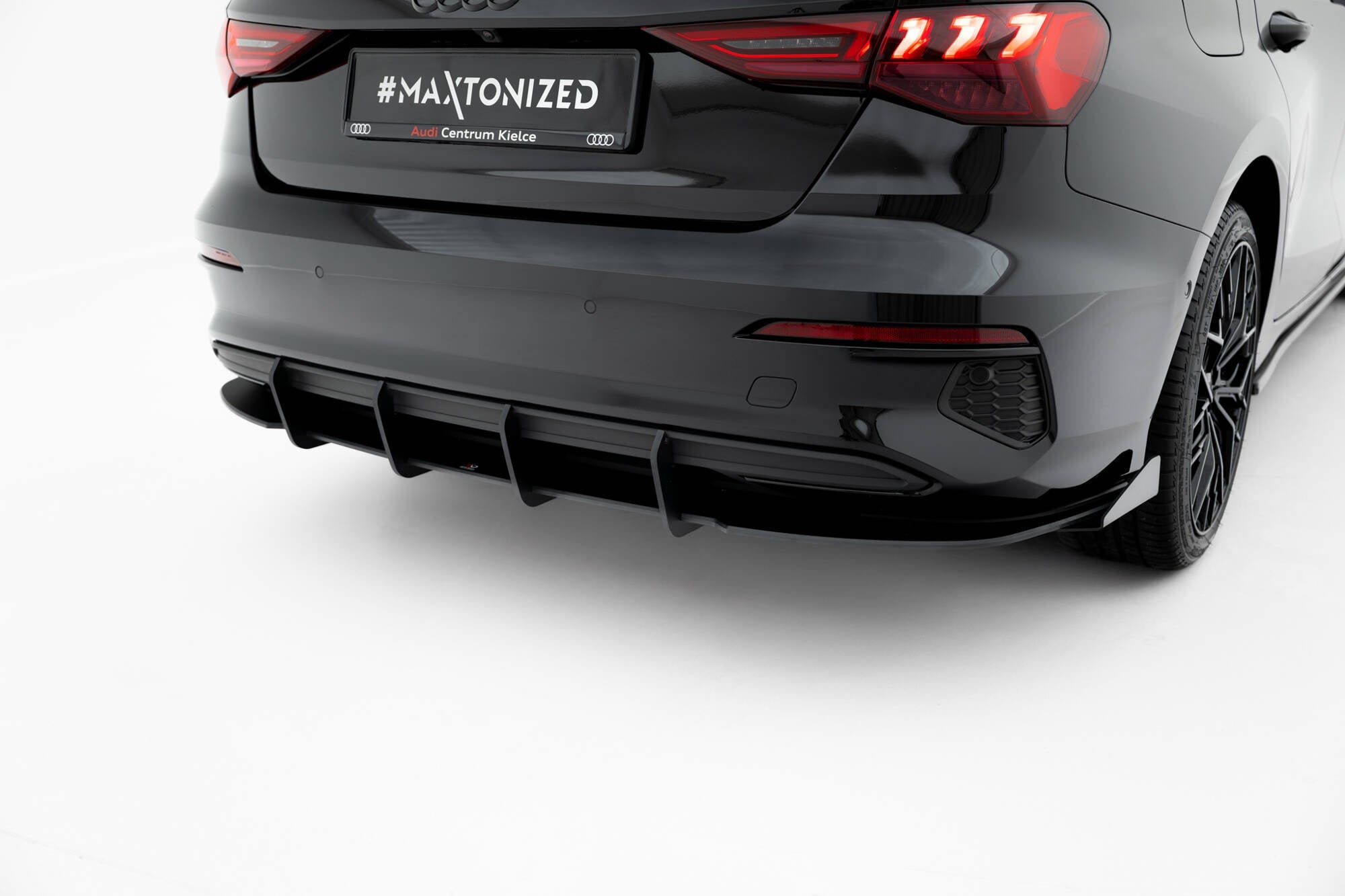 Maxton Design Street Pro Rear Diffuser + Flaps para Audi A3 Sedan 8Y - imagen 4