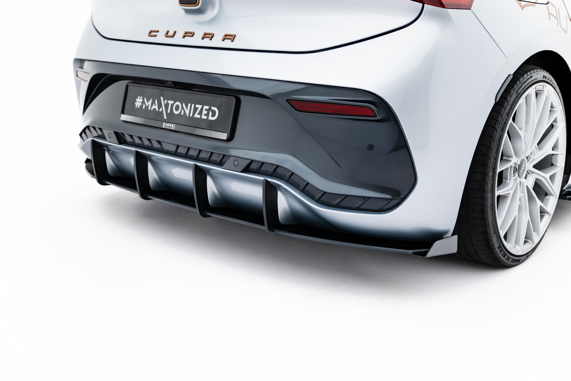 Maxton Design Street Pro Rear Diffuser + Flaps para Cupra Born Mk1 - imagen 2