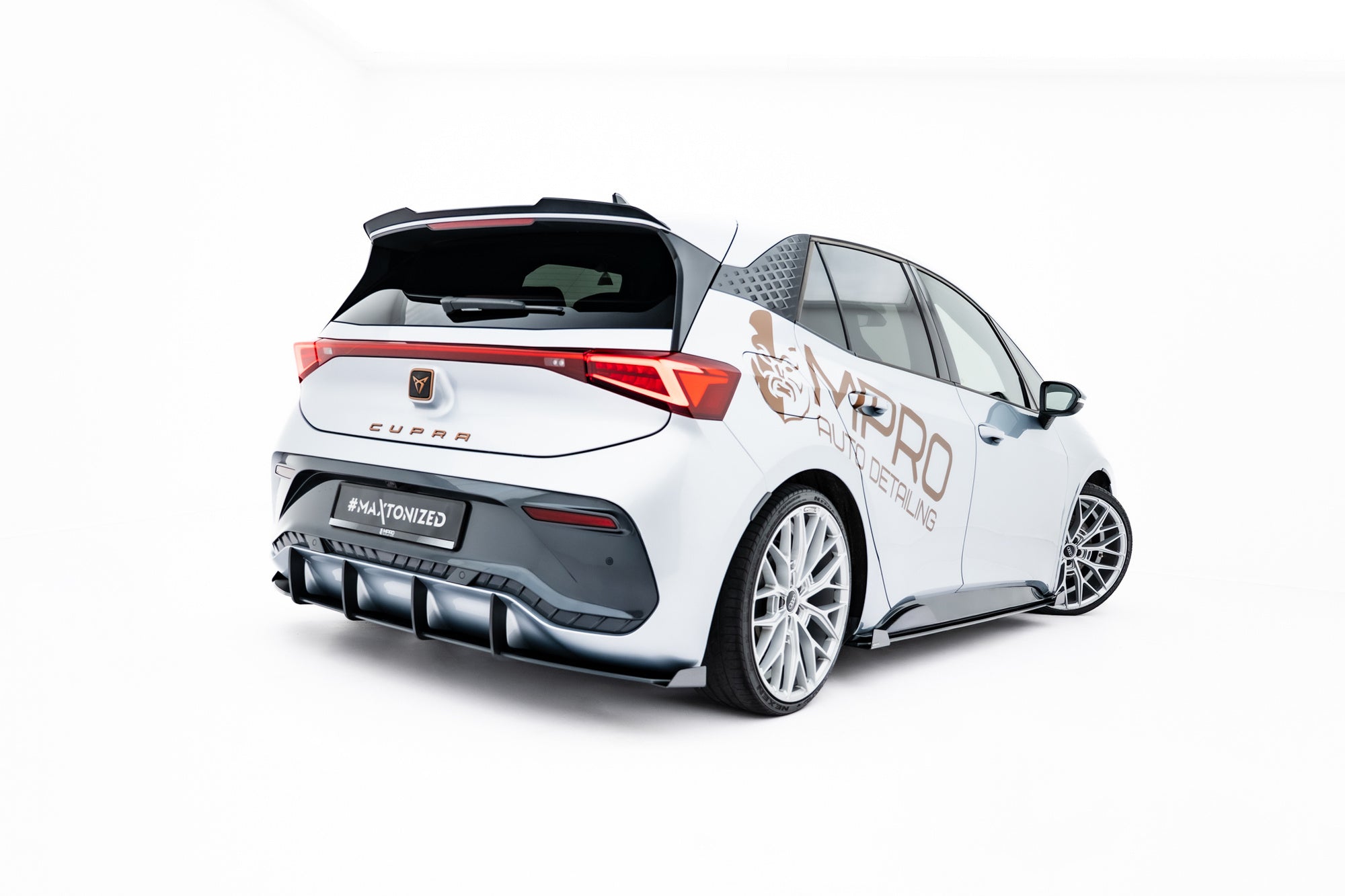 Maxton Design Street Pro Rear Diffuser + Flaps para Cupra Born Mk1 - imagen 3