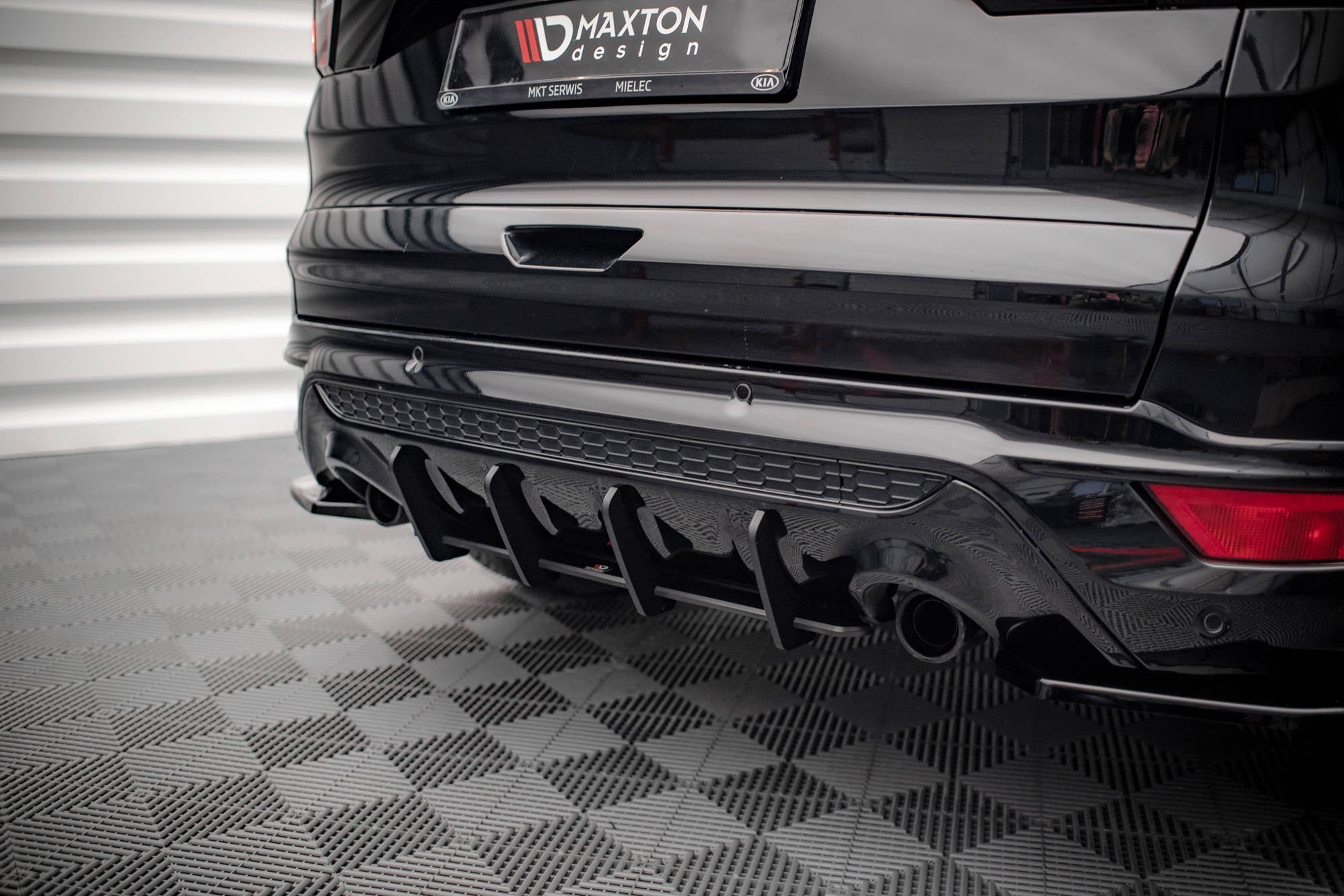 Maxton Design Street Pro Rear Diffuser para Ford Escape ST-Line Mk3 - imagen 1