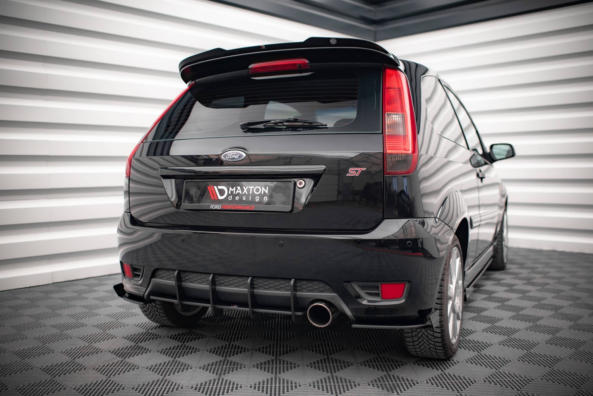 Maxton Design Street Pro Rear Diffuser para Ford Fiesta ST Mk6 - imagen 1
