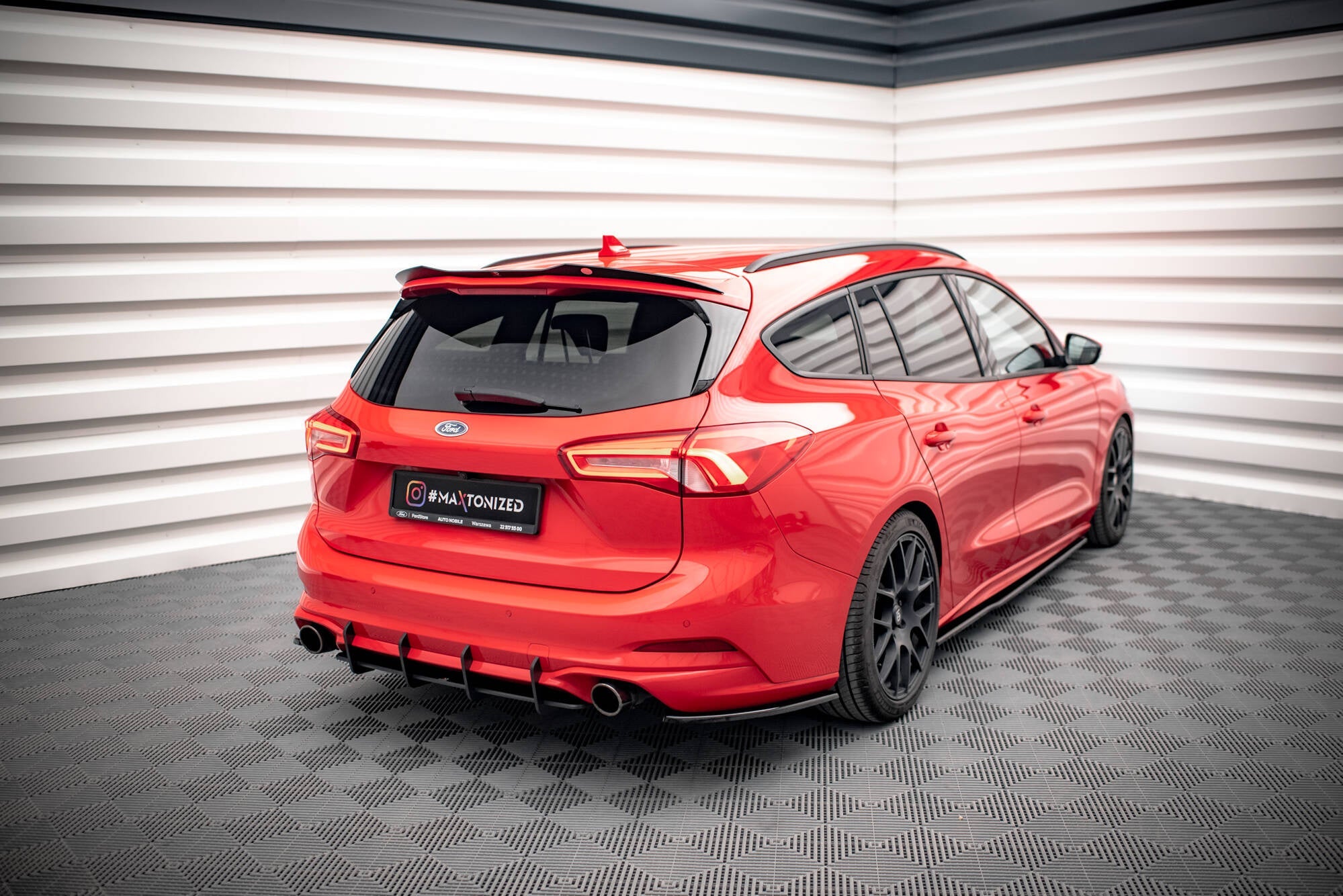 Maxton Design Street Pro Rear Diffuser para Ford Focus Estate ST Mk4 - imagen 3