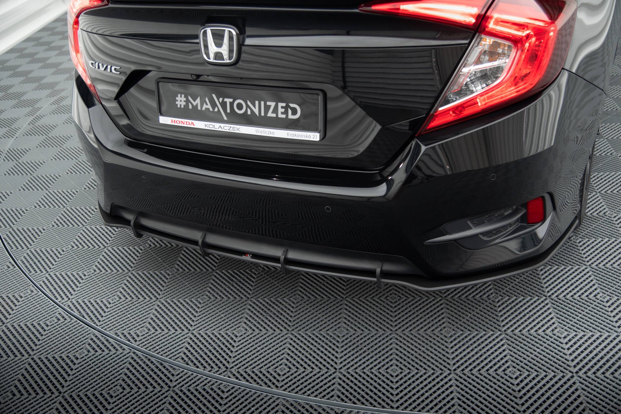 Maxton Design Street Pro Rear Diffuser para Honda Civic Mk10 - imagen 3
