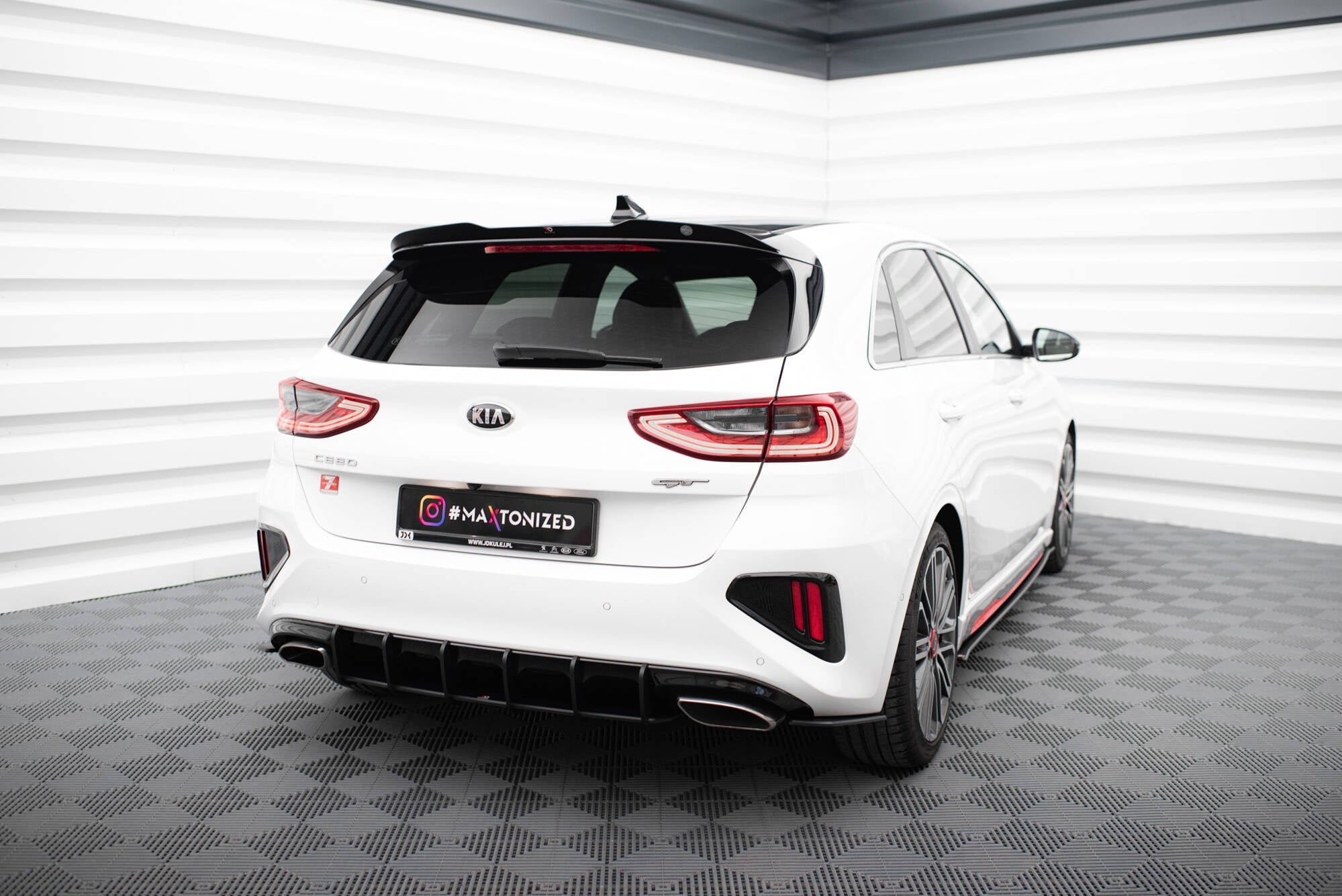 Maxton Design Street Pro Rear Diffuser para Kia Ceed GT Mk3 - imagen 1
