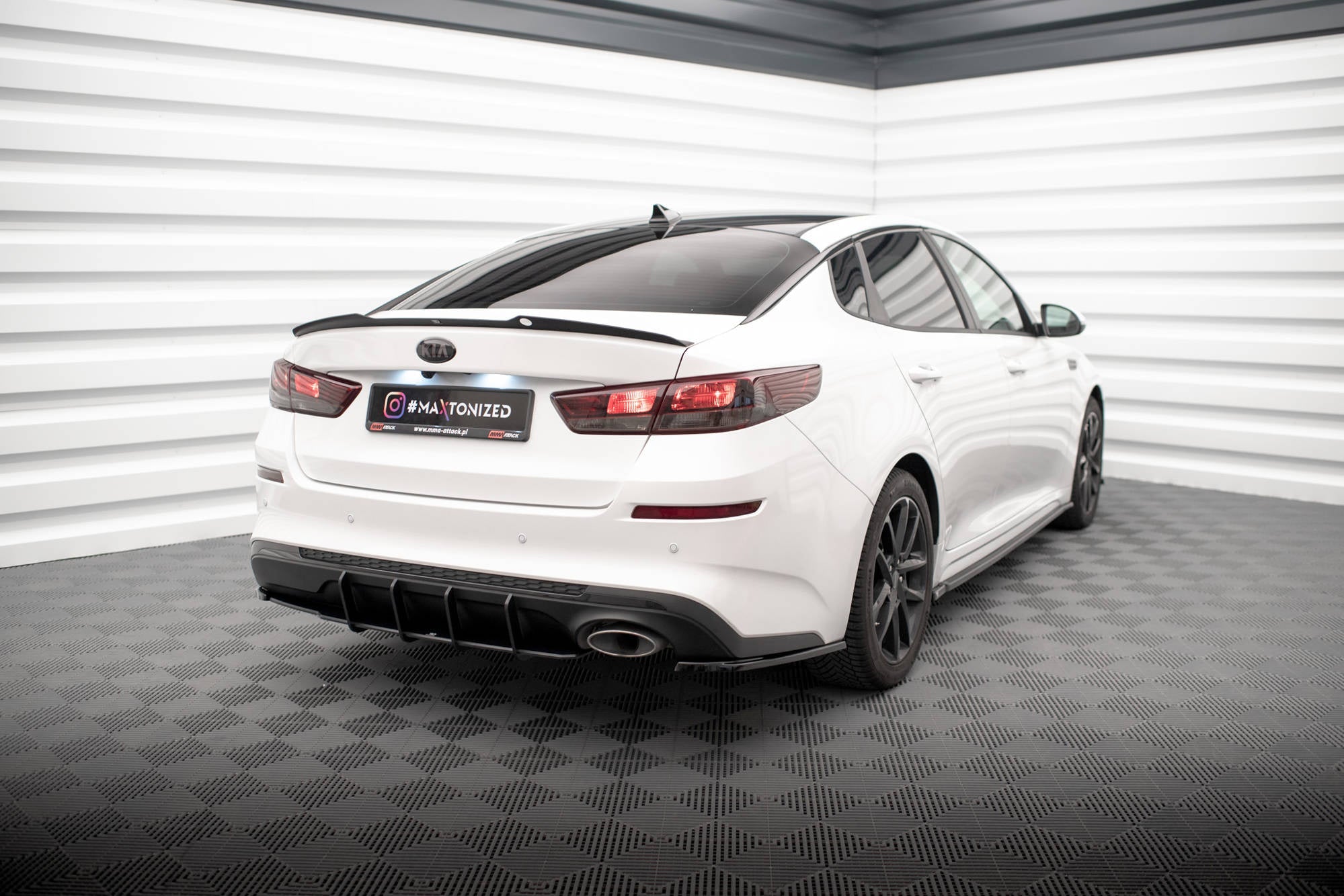 Maxton Design Street Pro Rear Diffuser para Kia Optima Mk4 Facelift - imagen 2