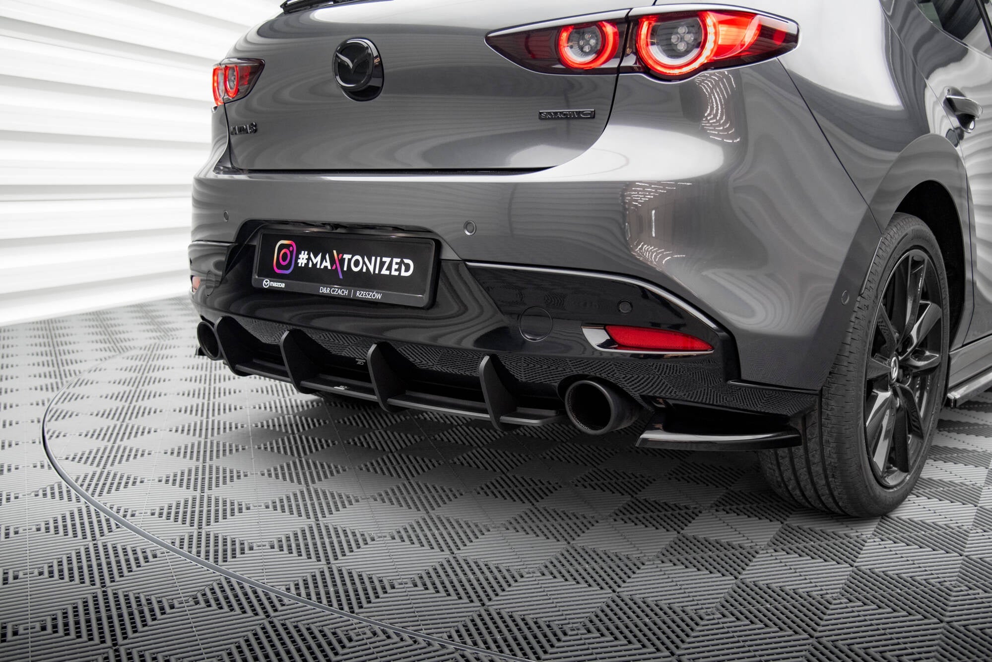 Maxton Design Street Pro Rear Diffuser para Mazda 3 Mk4 - imagen 1