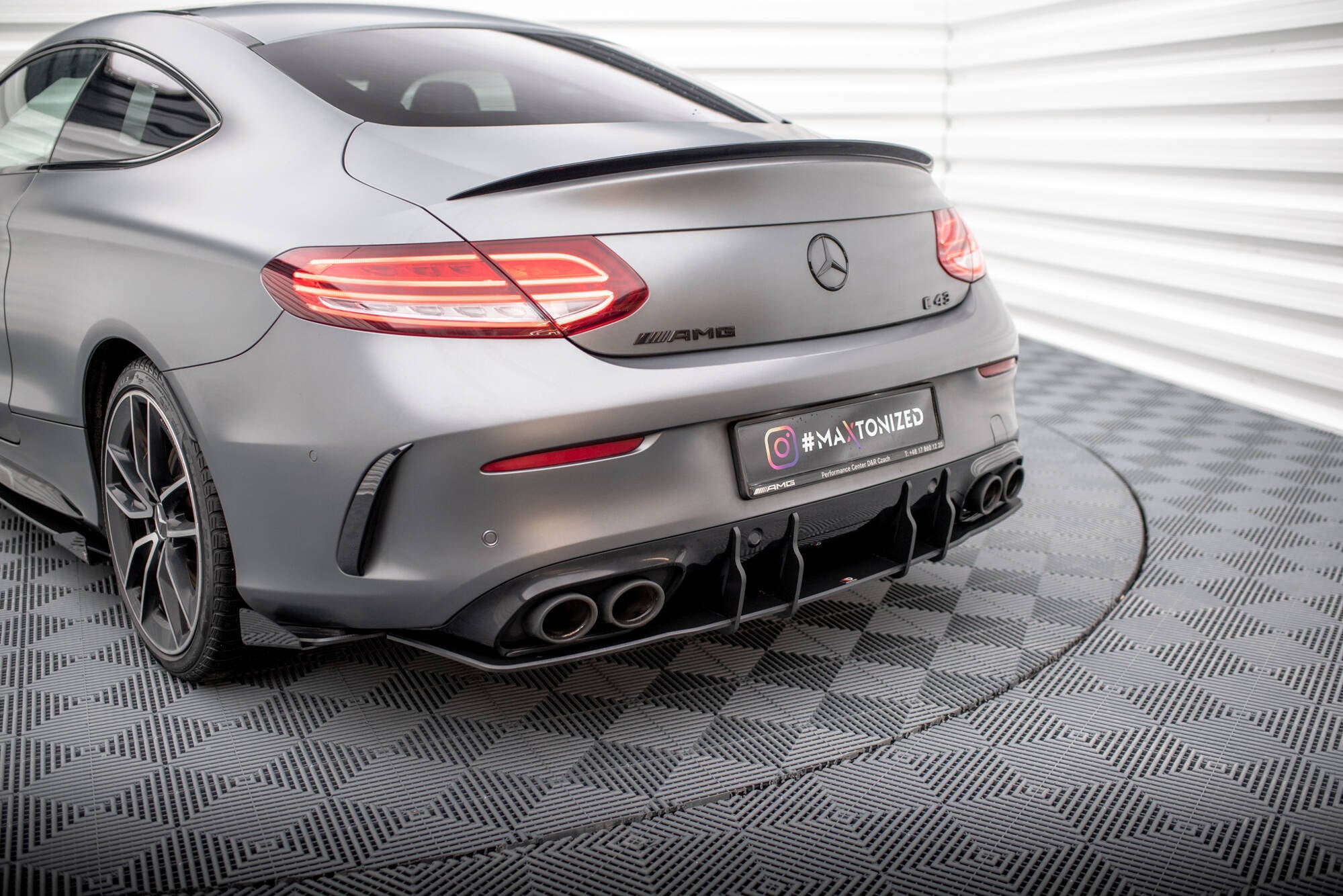 Maxton Design Street Pro Rear Diffuser para Mercedes-AMG C43 Coupe / Cabrio C205 Facelift / A205 Facelift - imagen 2