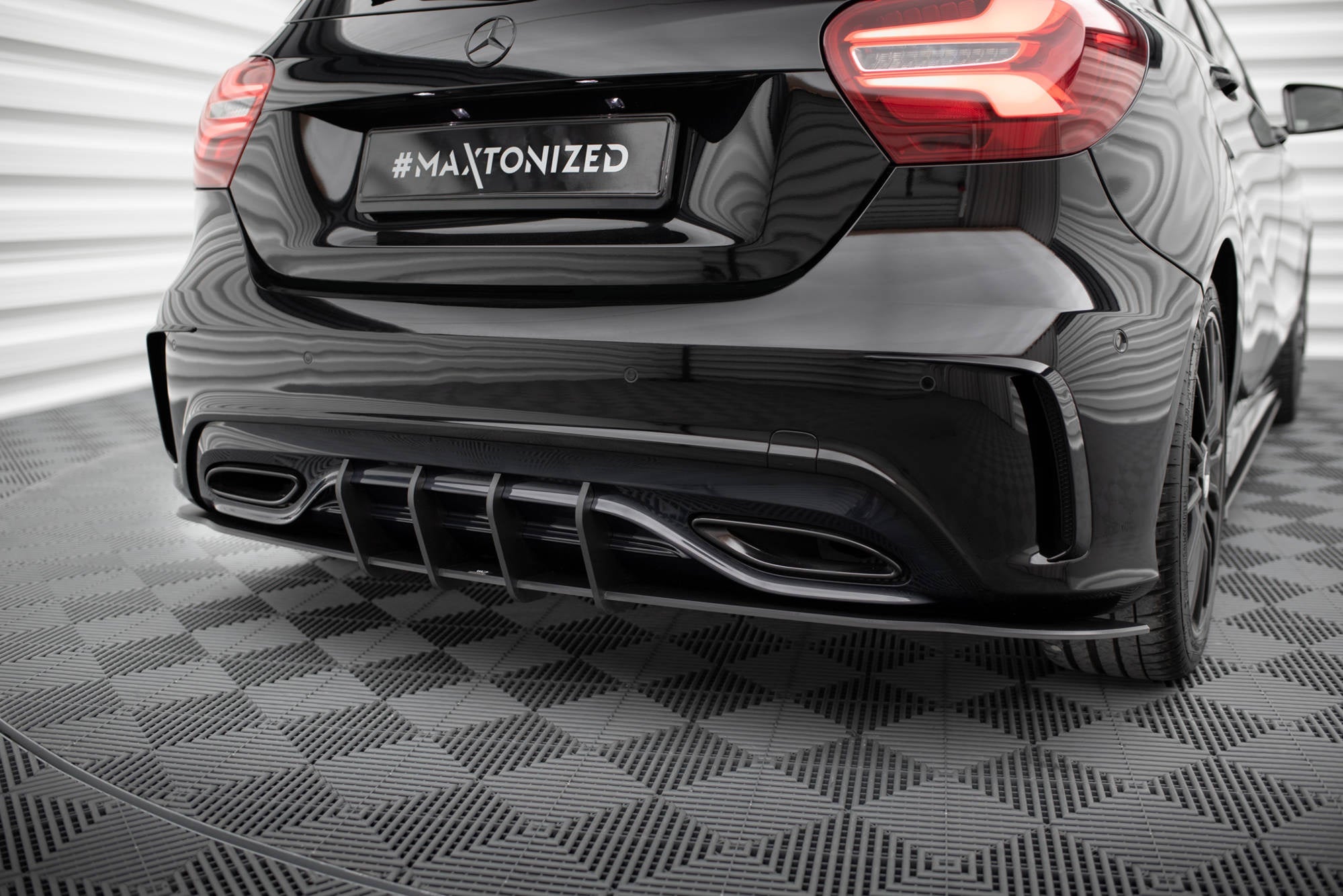 Maxton Design Street Pro Rear Diffuser para Mercedes-Benz A AMG-Line W176 Facelift - imagen 1
