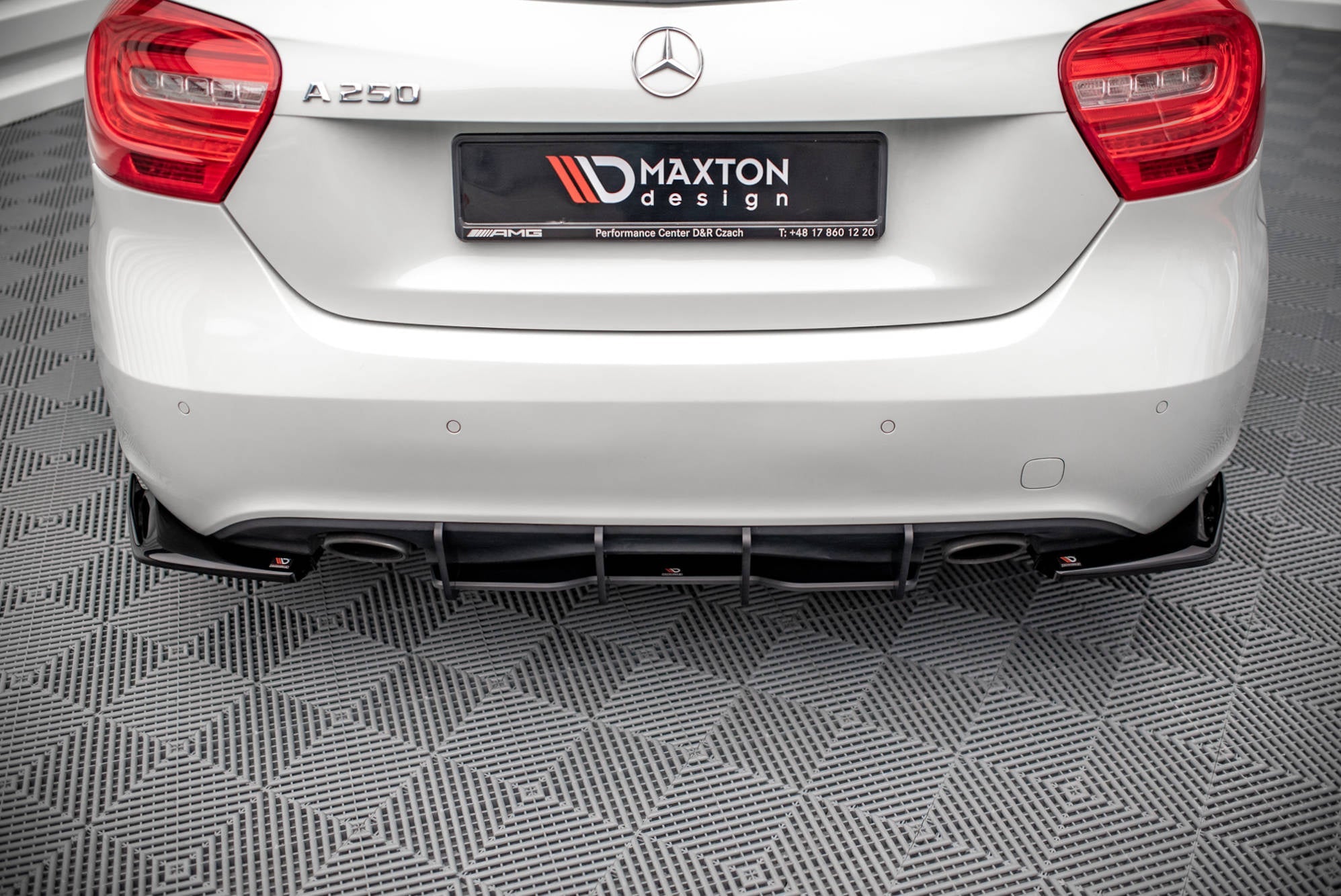 Maxton Design Street Pro Rear Diffuser para Mercedes-Benz A W176 - imagen 1