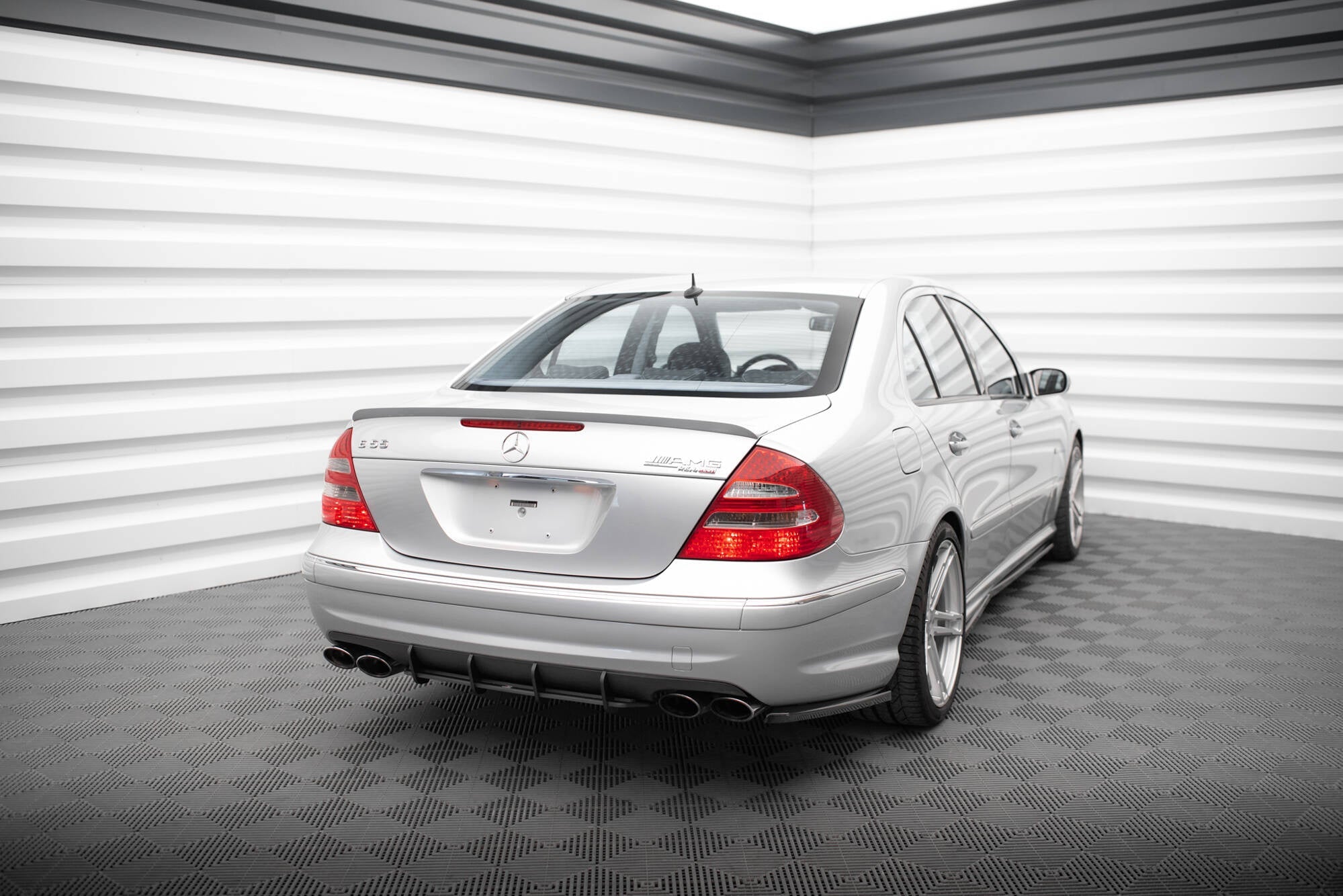 Maxton Design Street Pro Rear Diffuser para Mercedes-Benz E 55 AMG W211 - imagen 2