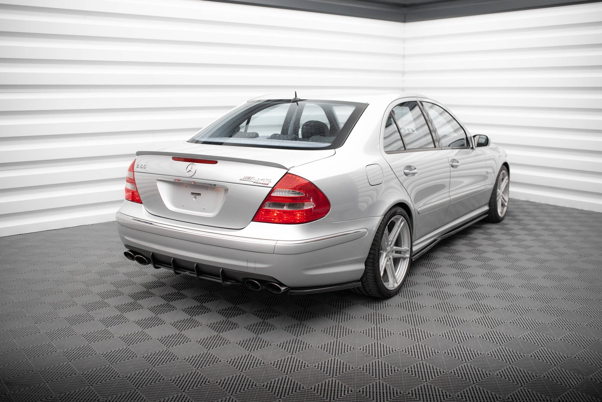 Maxton Design Street Pro Rear Diffuser para Mercedes-Benz E 55 AMG W211 - imagen 3