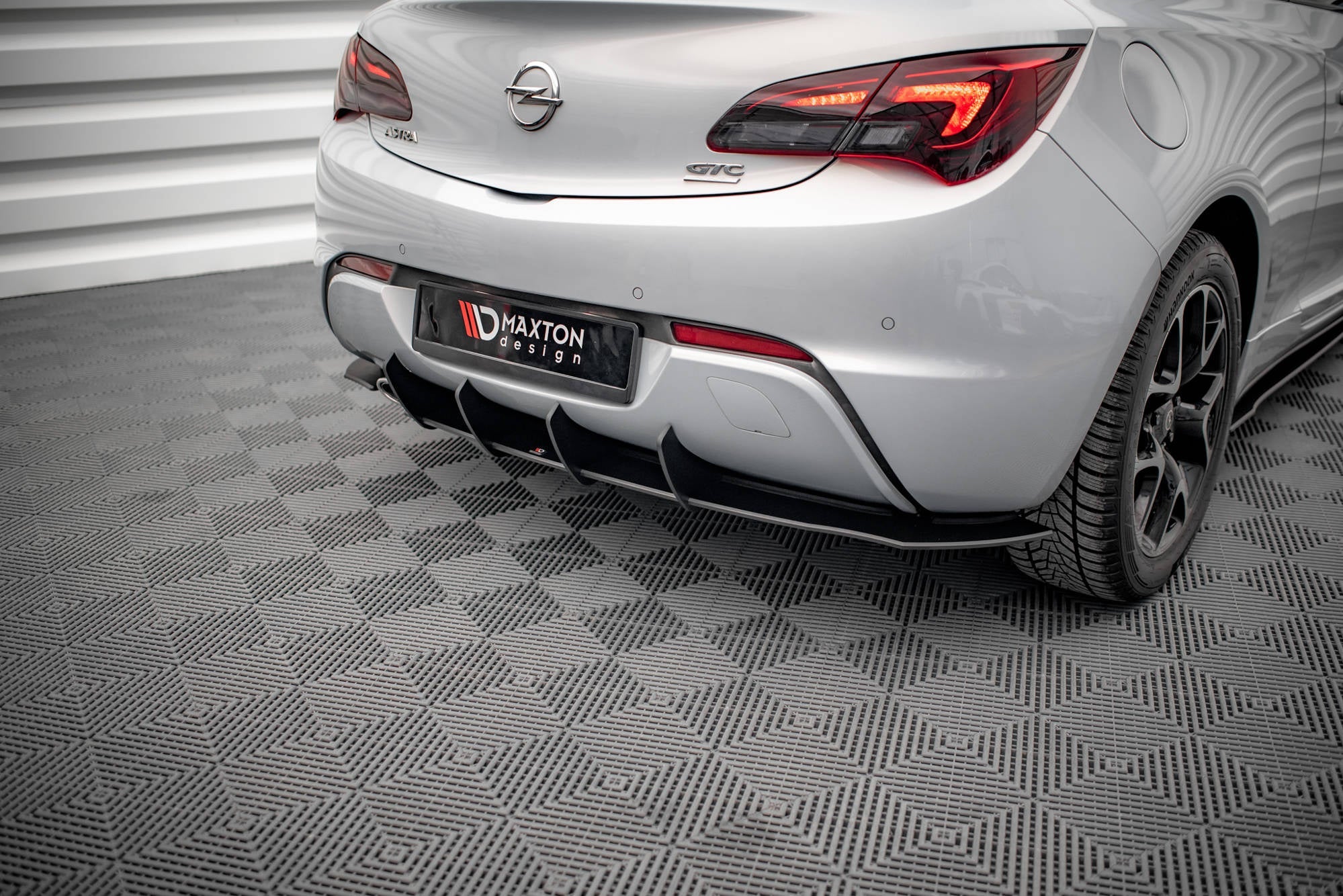 Maxton Design Street Pro Rear Diffuser para Opel Astra GTC OPC-Line J - imagen 2