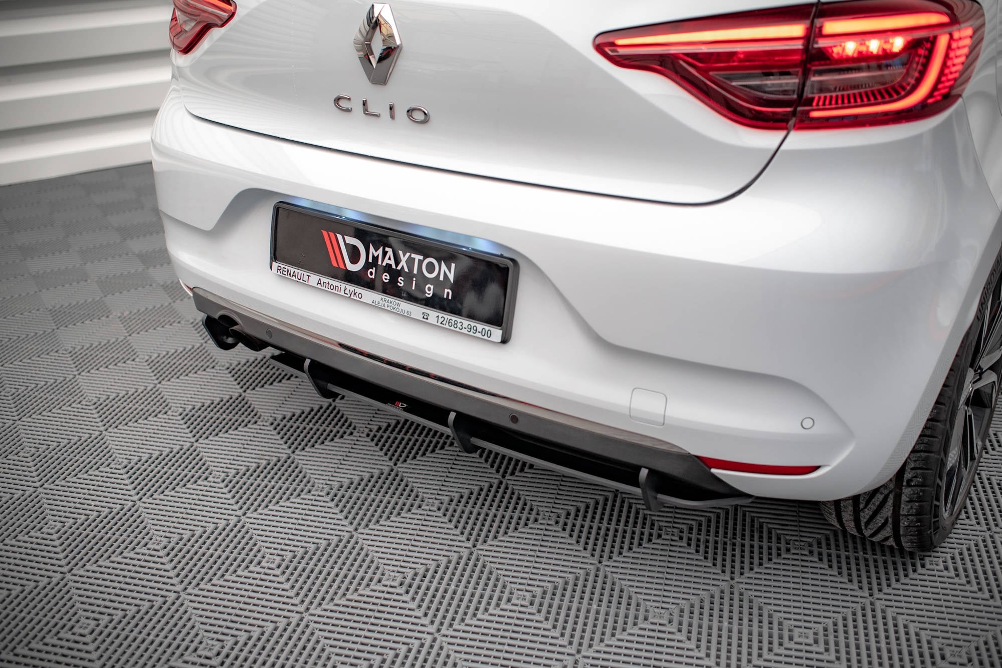 Maxton Design Street Pro Rear Diffuser para Renault Clio Mk5 - imagen 1