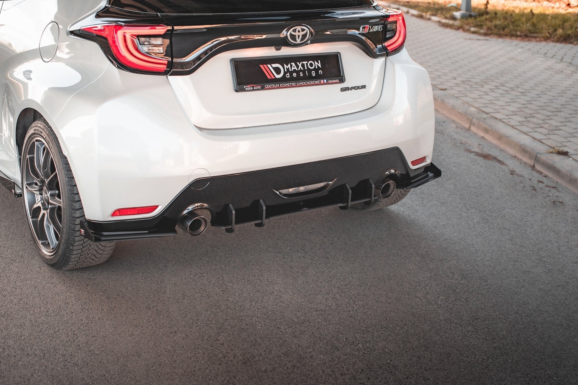 Maxton Design Racing Durability Rear Diffuser para Toyota GR Yaris Mk4 - imagen 1