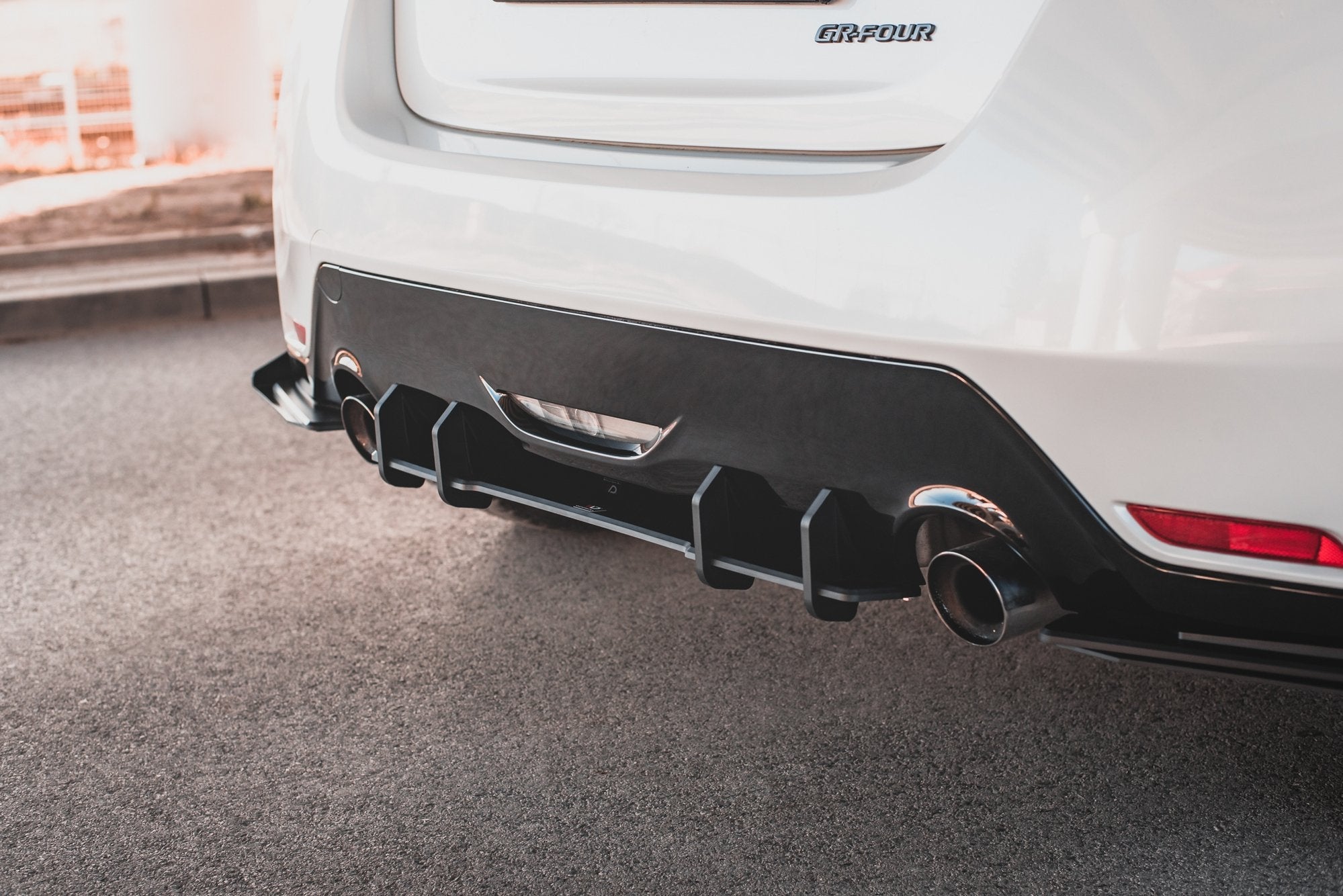 Maxton Design Racing Durability Rear Diffuser para Toyota GR Yaris Mk4 - imagen 4