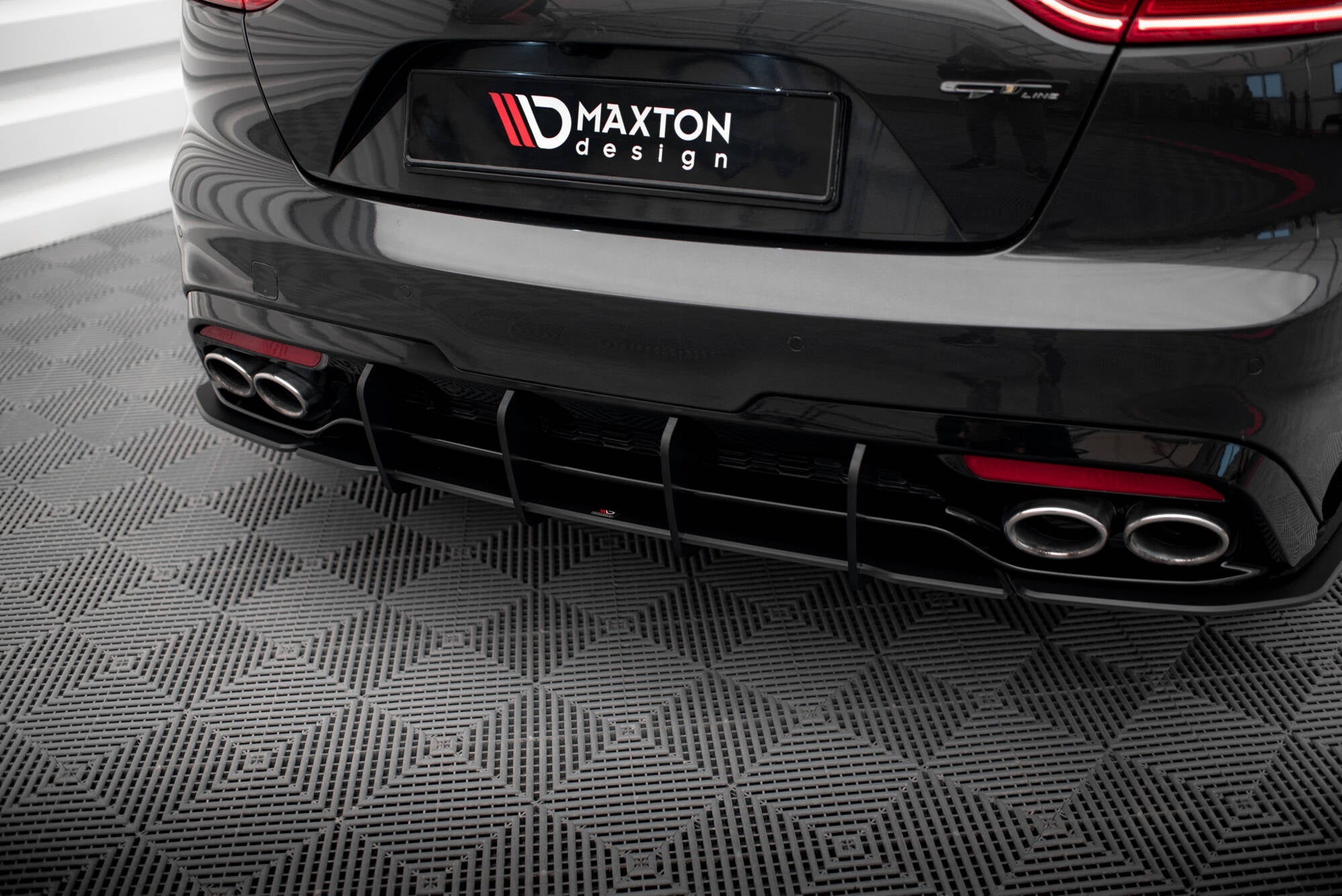 Maxton Design Street Pro Rear Diffuser V.1 para Kia Stinger GT / GT-Line Mk1 - imagen 1