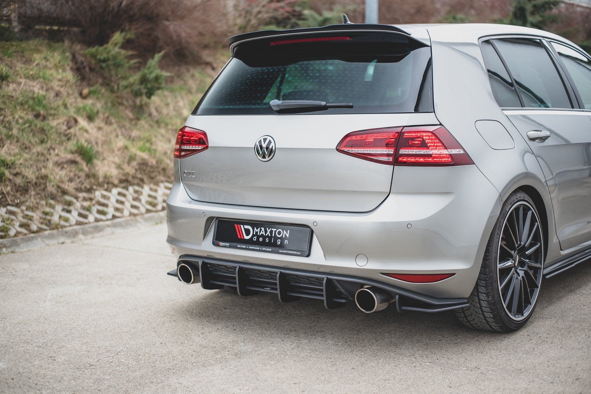 Maxton Design Street Pro Rear Diffuser V.1 para Volkswagen Golf Mk7 GTI - imagen 1