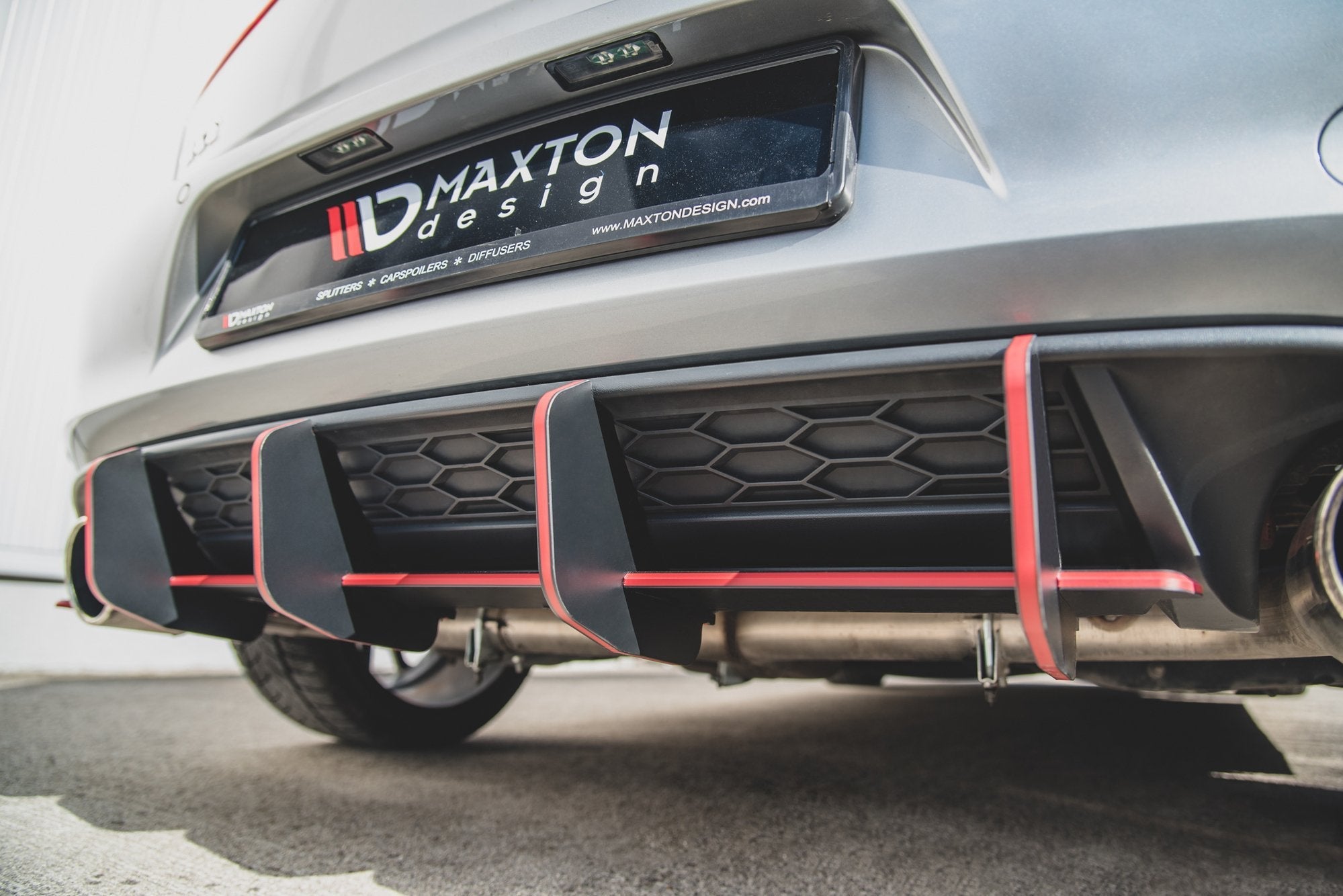 Maxton Design Street Pro Rear Diffuser V.2 para Volkswagen Golf Mk7 GTI - imagen 10