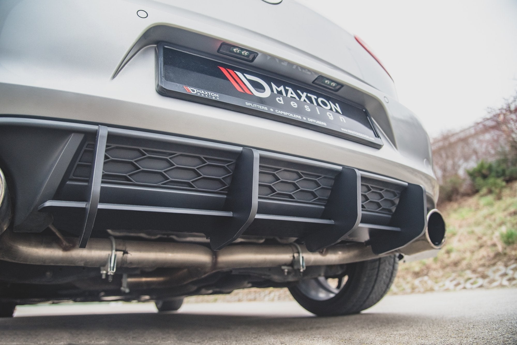 Maxton Design Street Pro Rear Diffuser V.2 para Volkswagen Golf Mk7 GTI - imagen 4