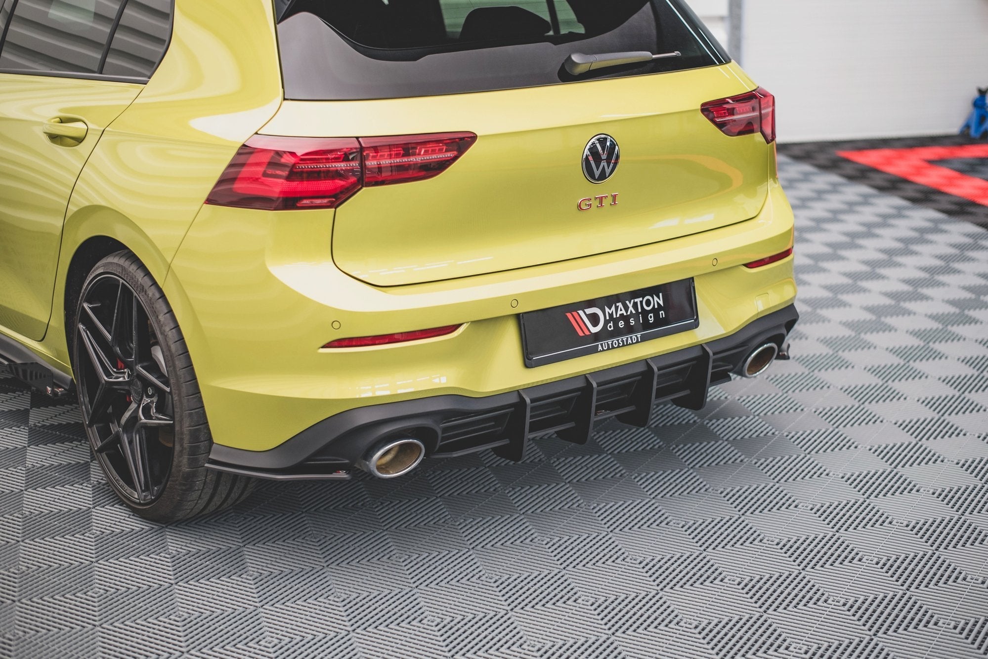 Maxton Design Street Pro Rear Diffuser V.2 para Volkswagen Golf GTI Clubsport Mk8 - imagen 1