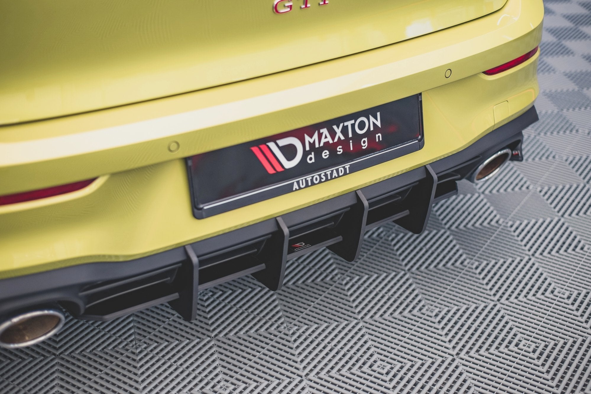 Maxton Design Street Pro Rear Diffuser V.2 para Volkswagen Golf GTI Clubsport Mk8 - imagen 3