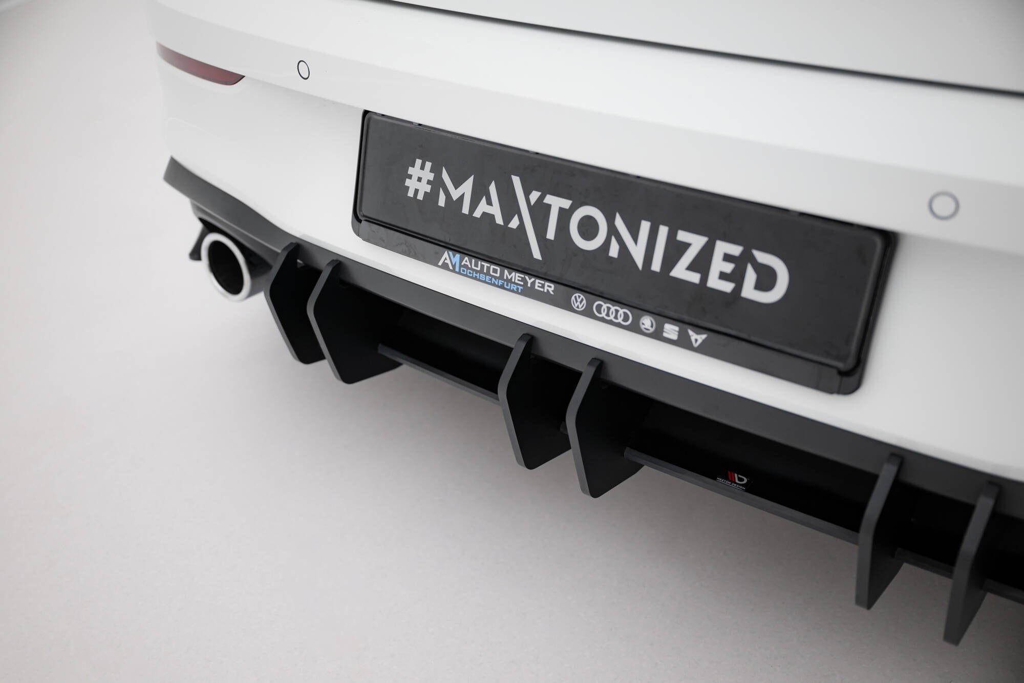 Maxton Design Street Pro Rear Diffuser V.2 para Volkswagen Golf GTI Mk8 - imagen 3