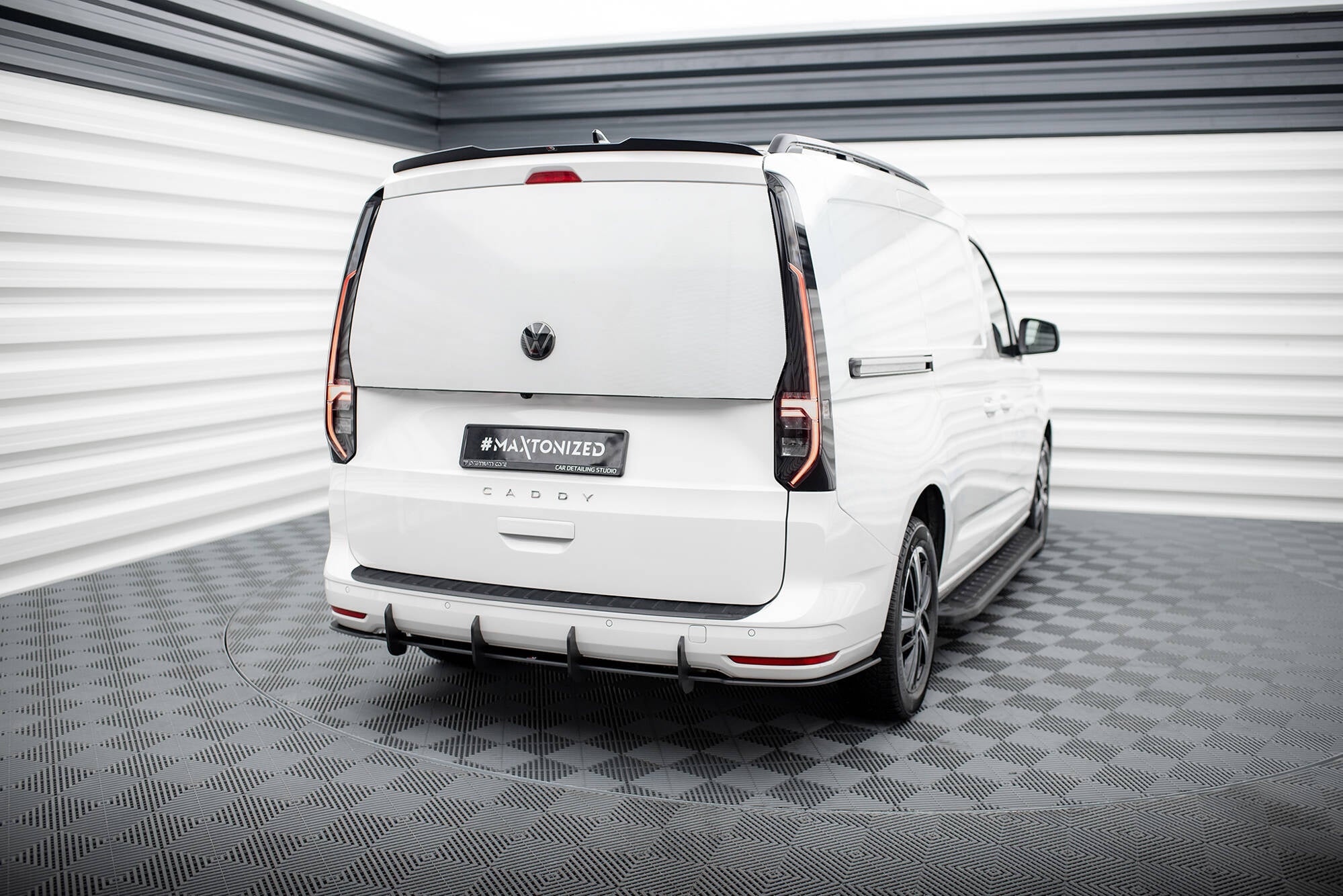 Maxton Design Street Pro Rear Diffuser para Volkswagen Caddy Maxi Mk5 - imagen 1