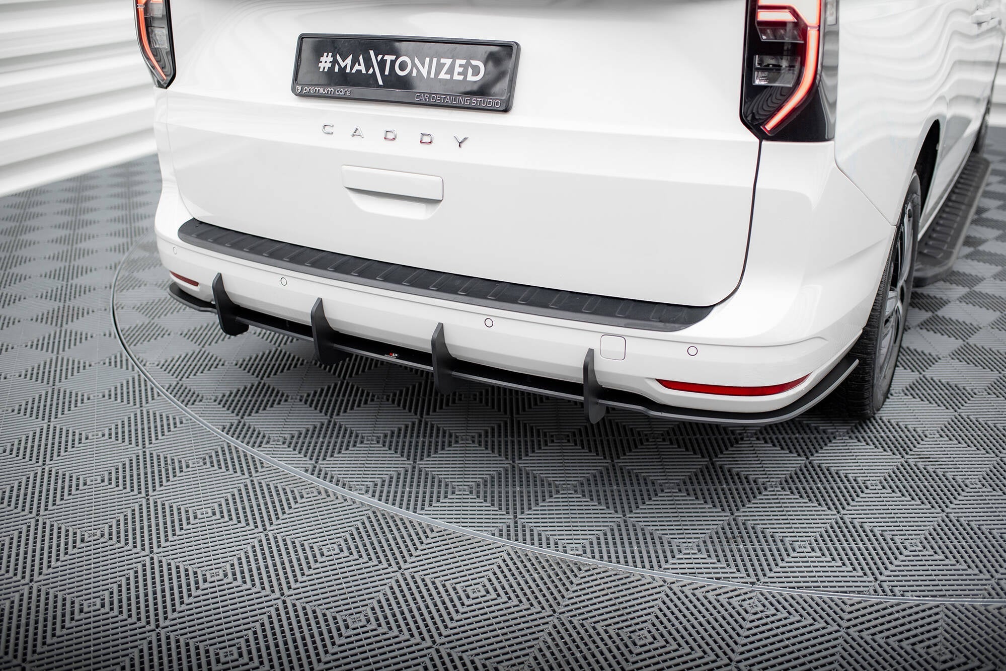 Maxton Design Street Pro Rear Diffuser para Volkswagen Caddy Maxi Mk5 - imagen 4