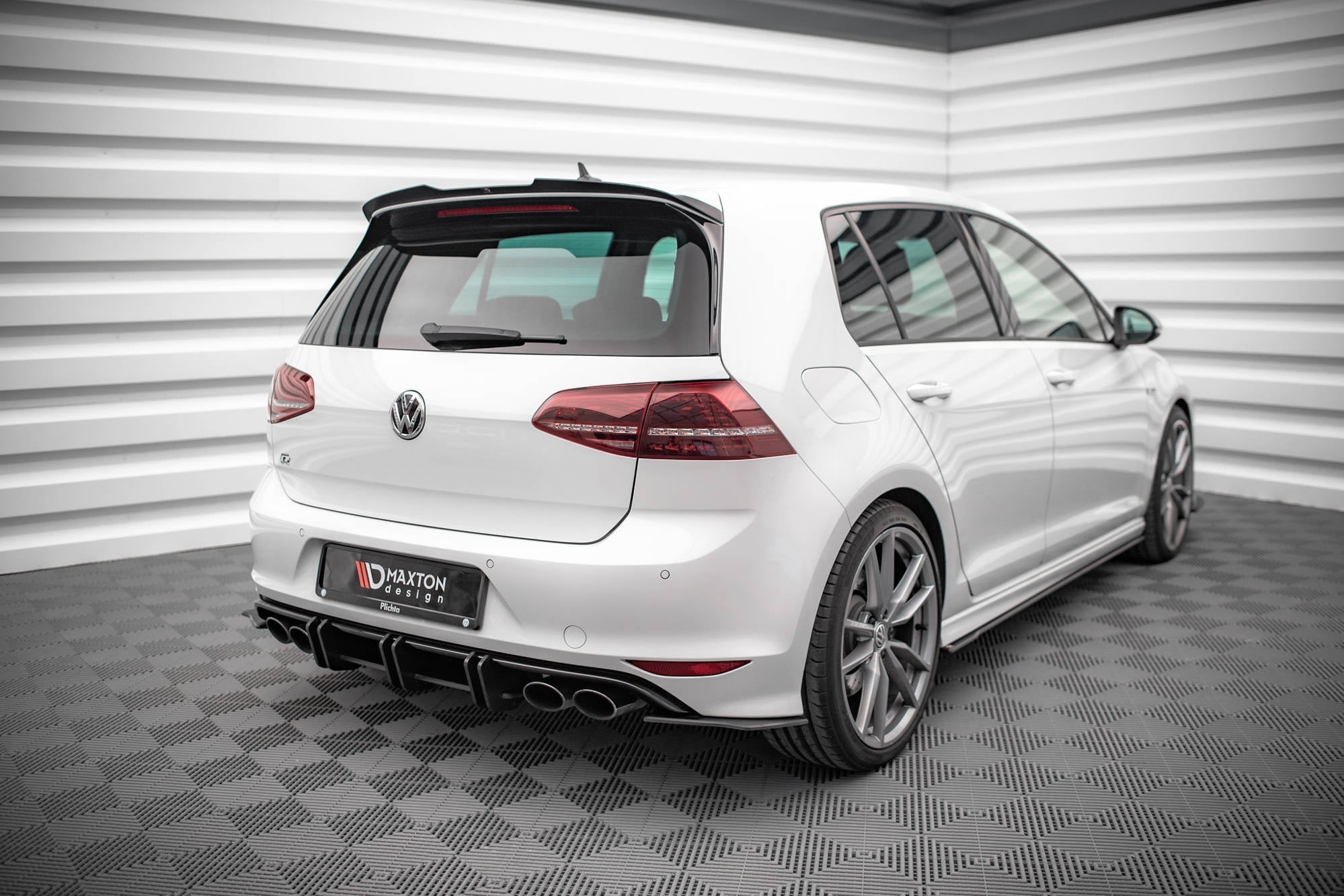 Maxton Design Street Pro Rear Diffuser para Volkswagen Golf R Mk7 - imagen 1