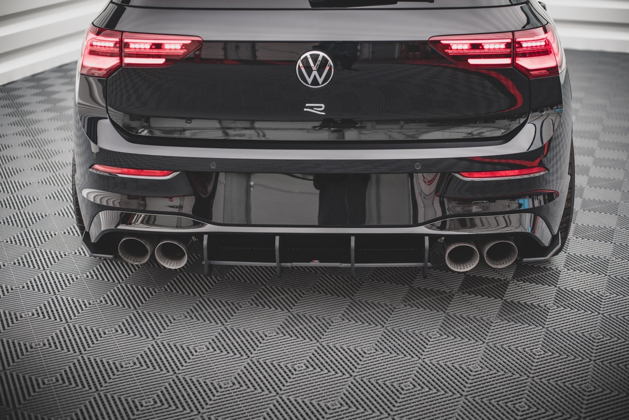 Maxton Design Street Pro Rear Diffuser para Volkswagen Golf R Mk8 - imagen 5