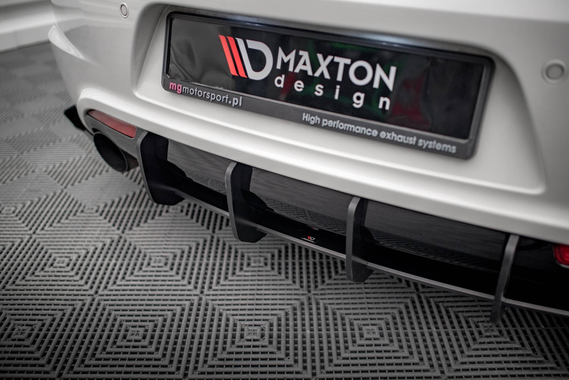 Maxton Design Street Pro Rear Diffuser para Volkswagen Scirocco R Mk3 - imagen 2