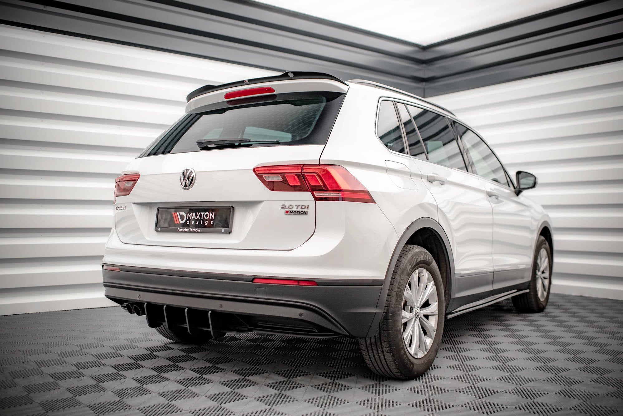 Maxton Design Street Pro Rear Diffuser para Volkswagen Tiguan Mk2 - imagen 1