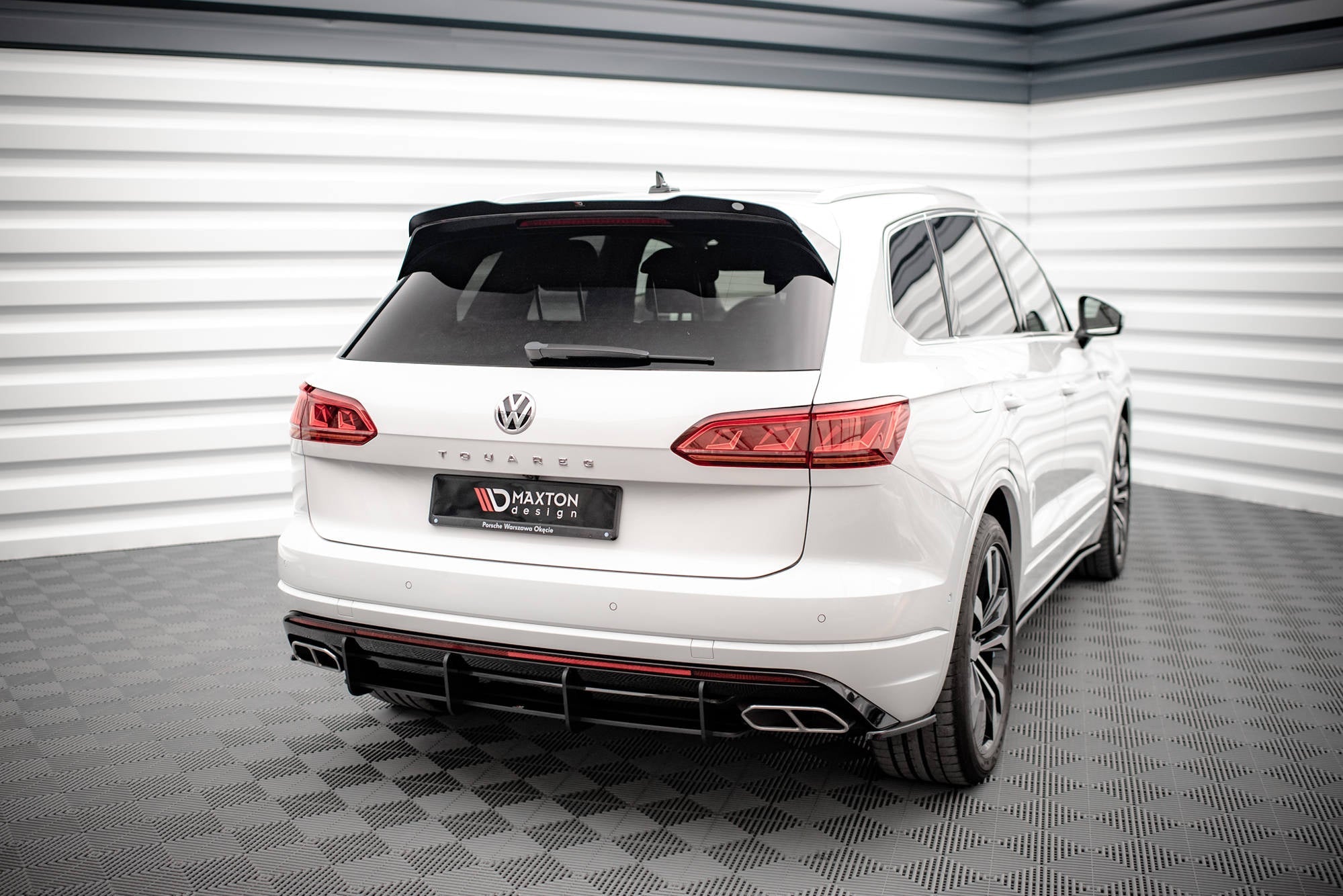 Maxton Design Street Pro Rear Diffuser para Volkswagen Touareg R-Line Mk3 - imagen 1