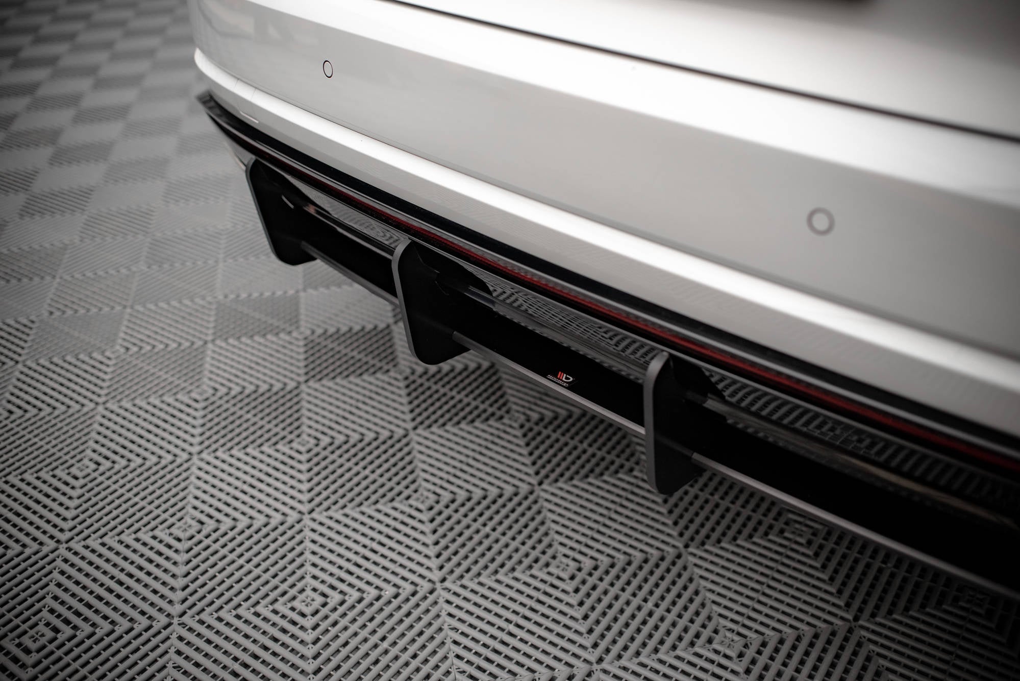 Maxton Design Street Pro Rear Diffuser para Volkswagen Touareg R-Line Mk3 - imagen 3