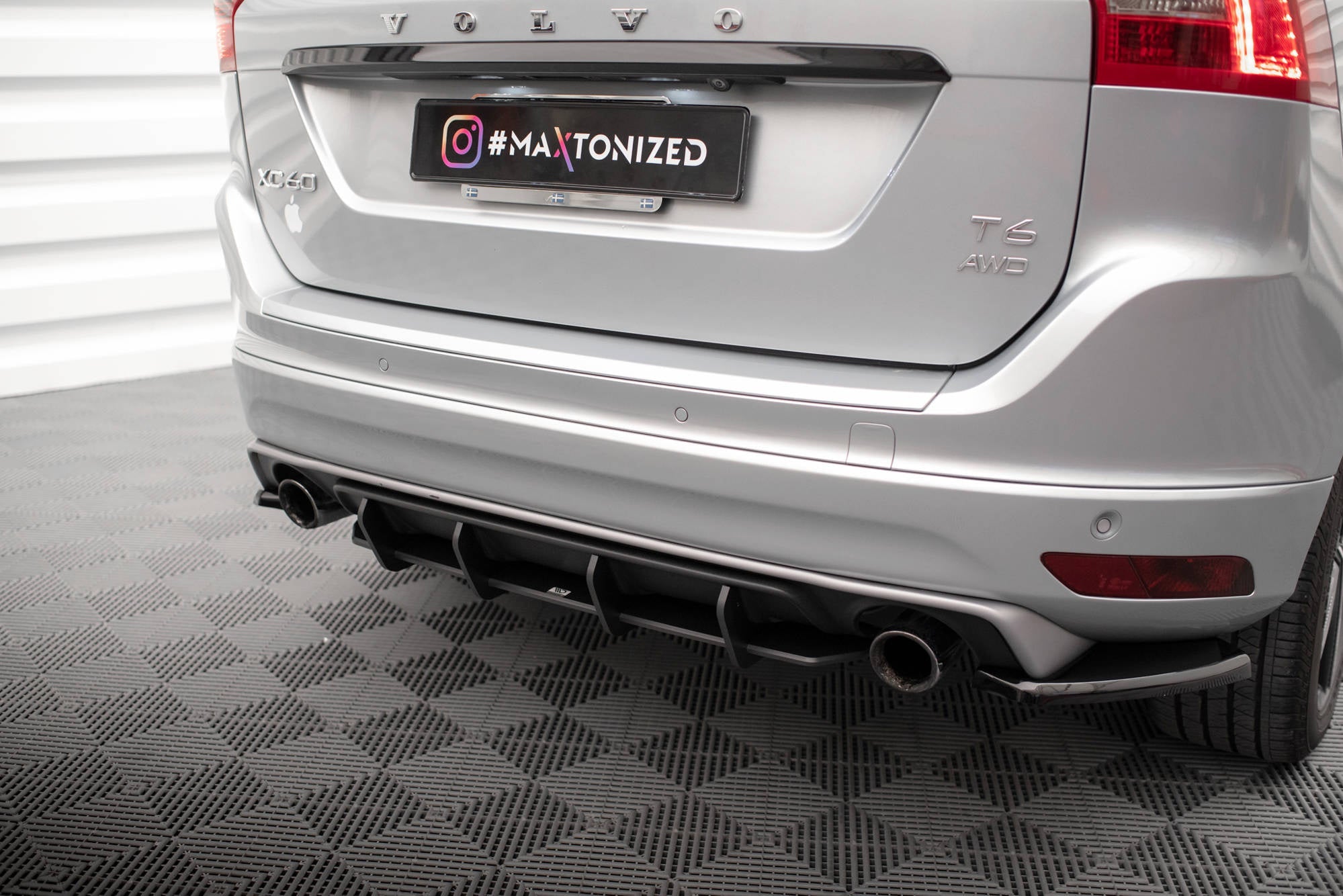 Maxton Design Street Pro Rear Diffuser para Volvo XC60 R-Design Mk1 Facelift - imagen 2