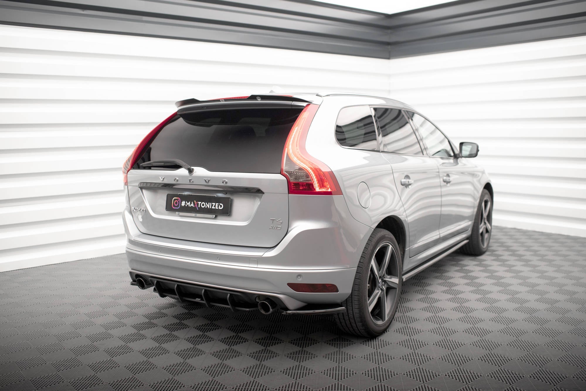 Maxton Design Street Pro Rear Diffuser para Volvo XC60 R-Design Mk1 Facelift - imagen 1