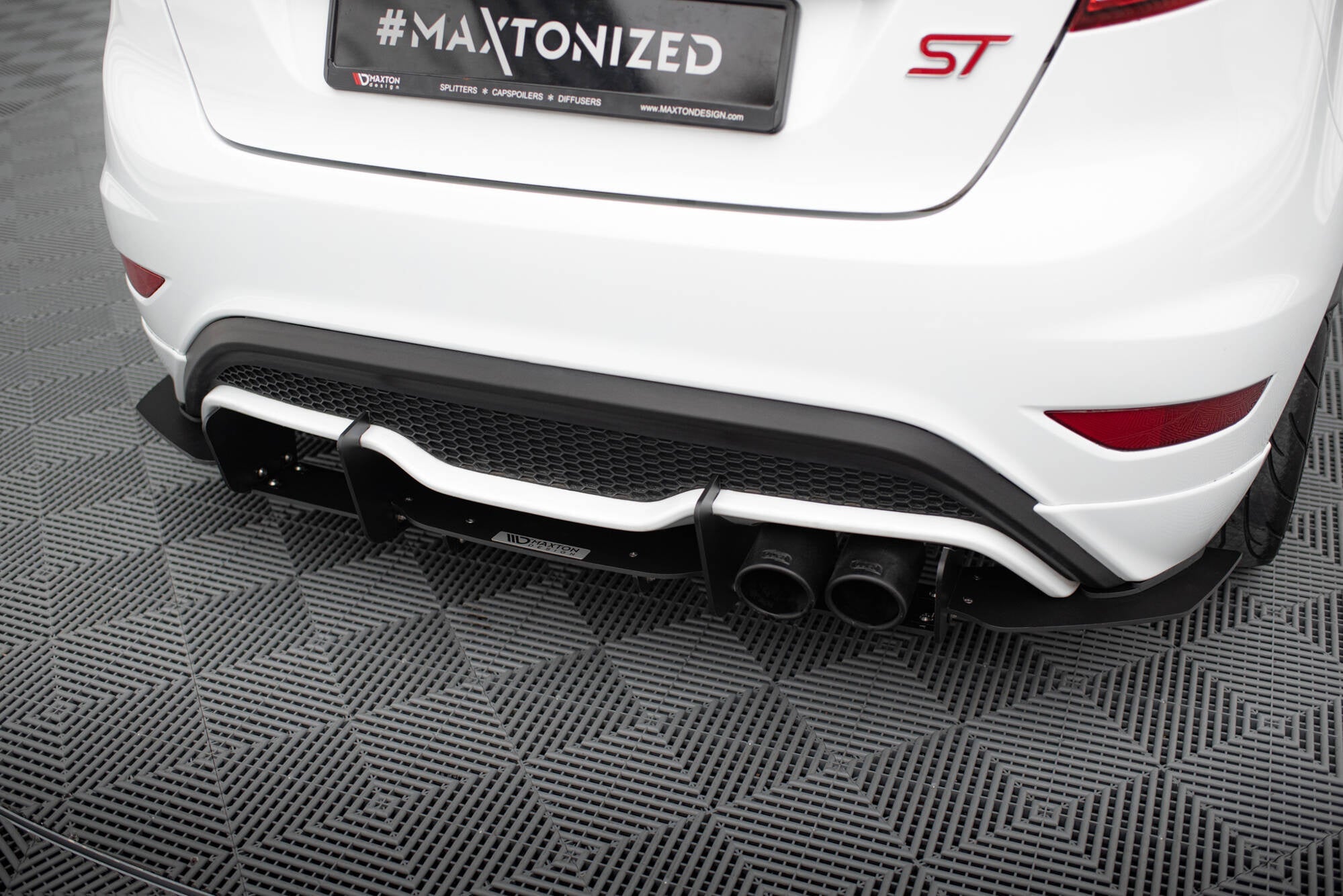 Maxton Design Difusor trasero V.2 para Ford Fiesta Mk7 ST Facelift - imagen 1