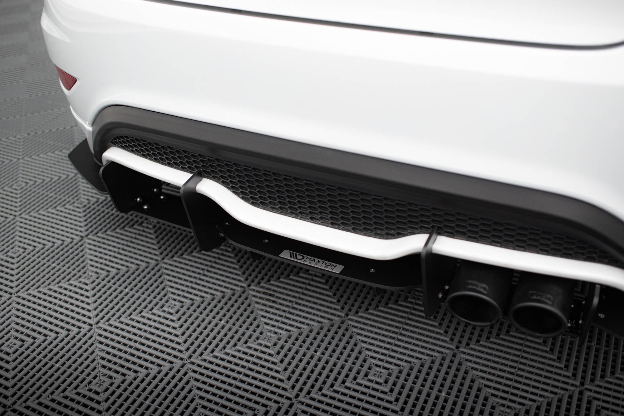 Maxton Design Difusor trasero V.2 para Ford Fiesta Mk7 ST Facelift - imagen 3