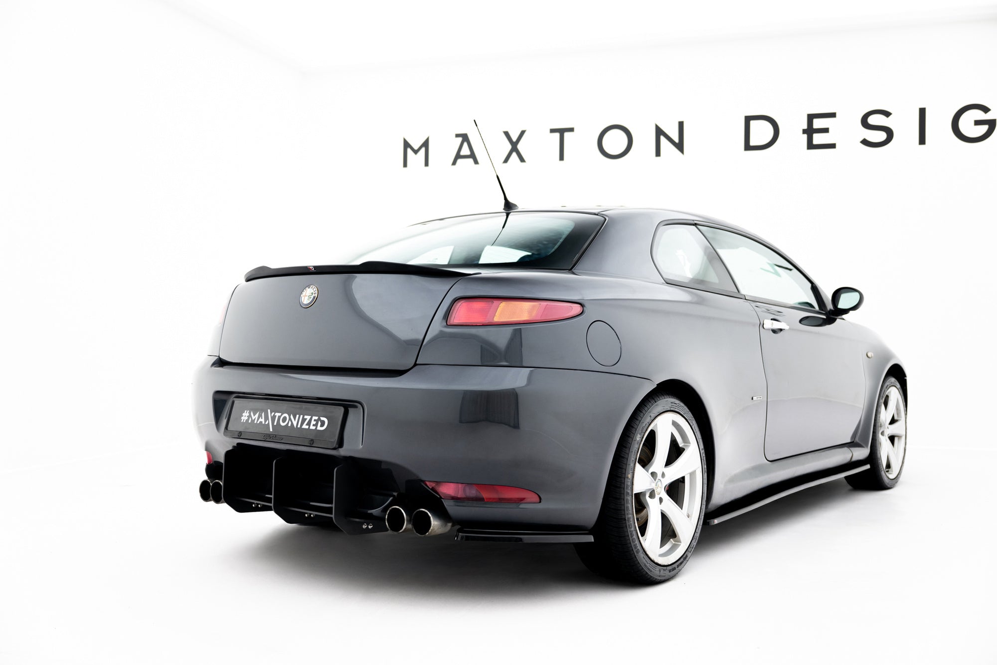 Maxton Design Difusor trasero para Alfa Romeo GT - imagen 1