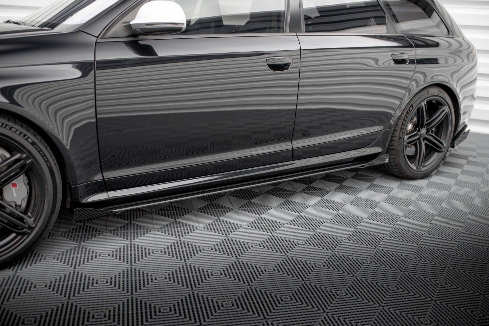 Maxton Design Side Flaps para Audi RS6 Avant C6 - imagen 2