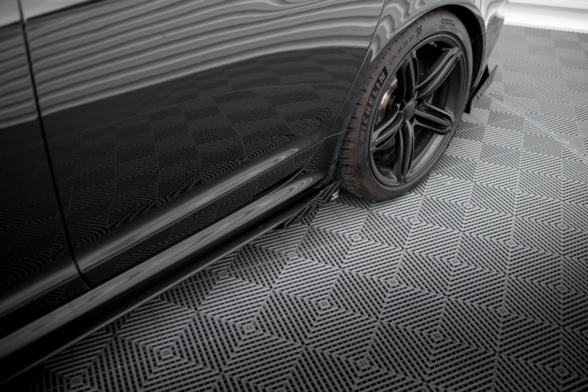 Maxton Design Side Flaps para Audi RS6 Avant C6 - imagen 1