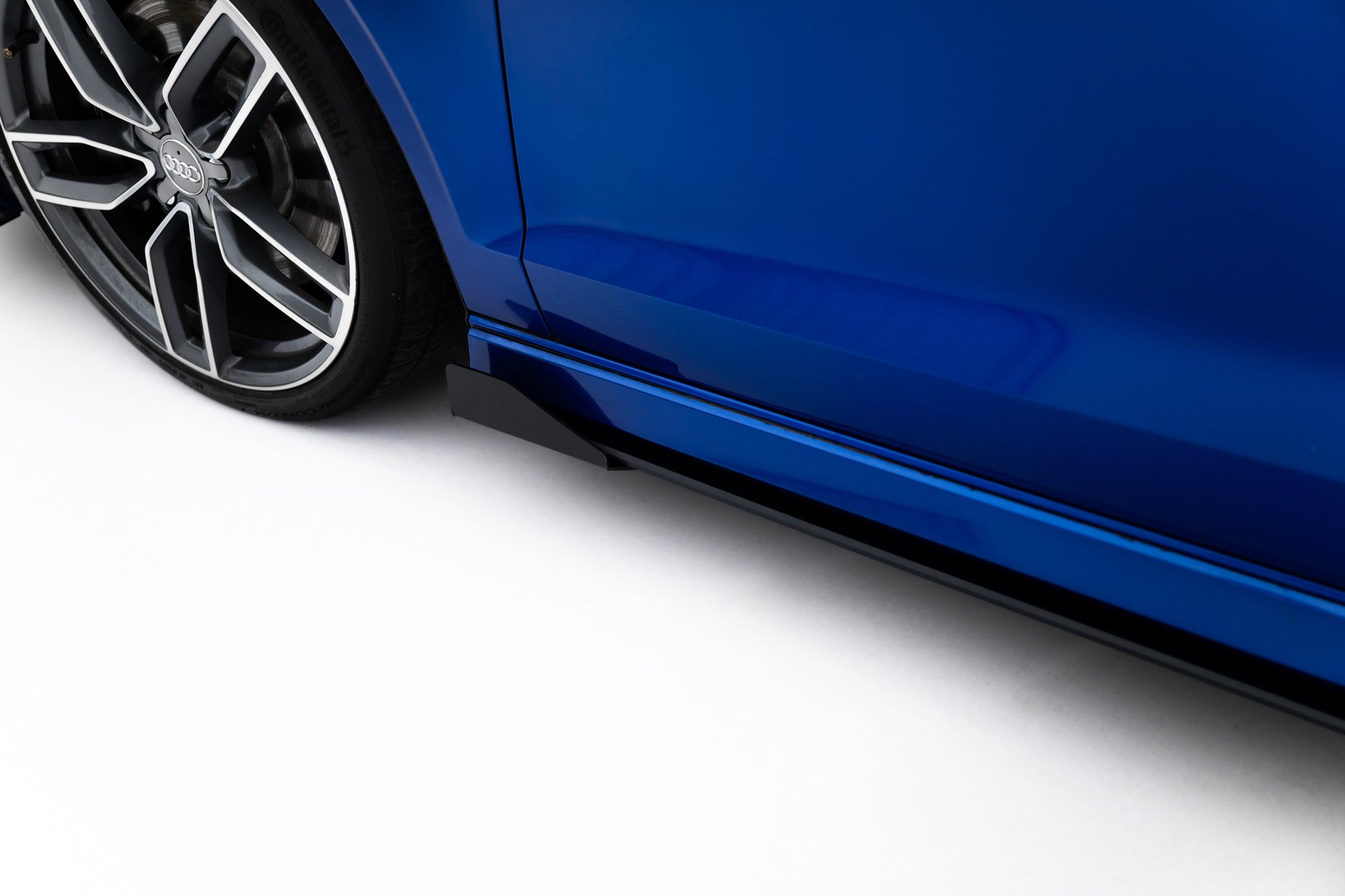 Maxton Design Side Flaps para Audi S3 / A3 S-Line Sedan 8V - imagen 1
