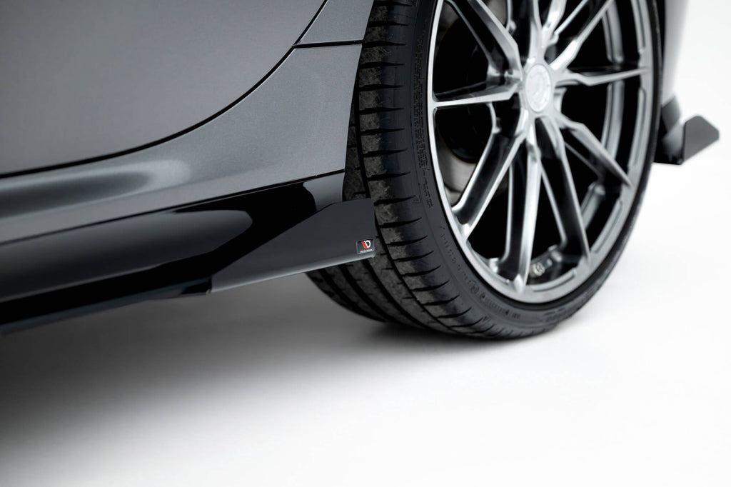 Maxton Design Side Flaps para BMW M135i F70 - imagen 1