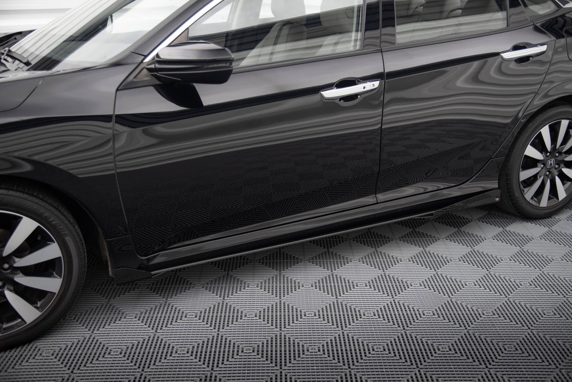 Maxton Design Side Flaps para Honda Civic Mk10 - imagen 3