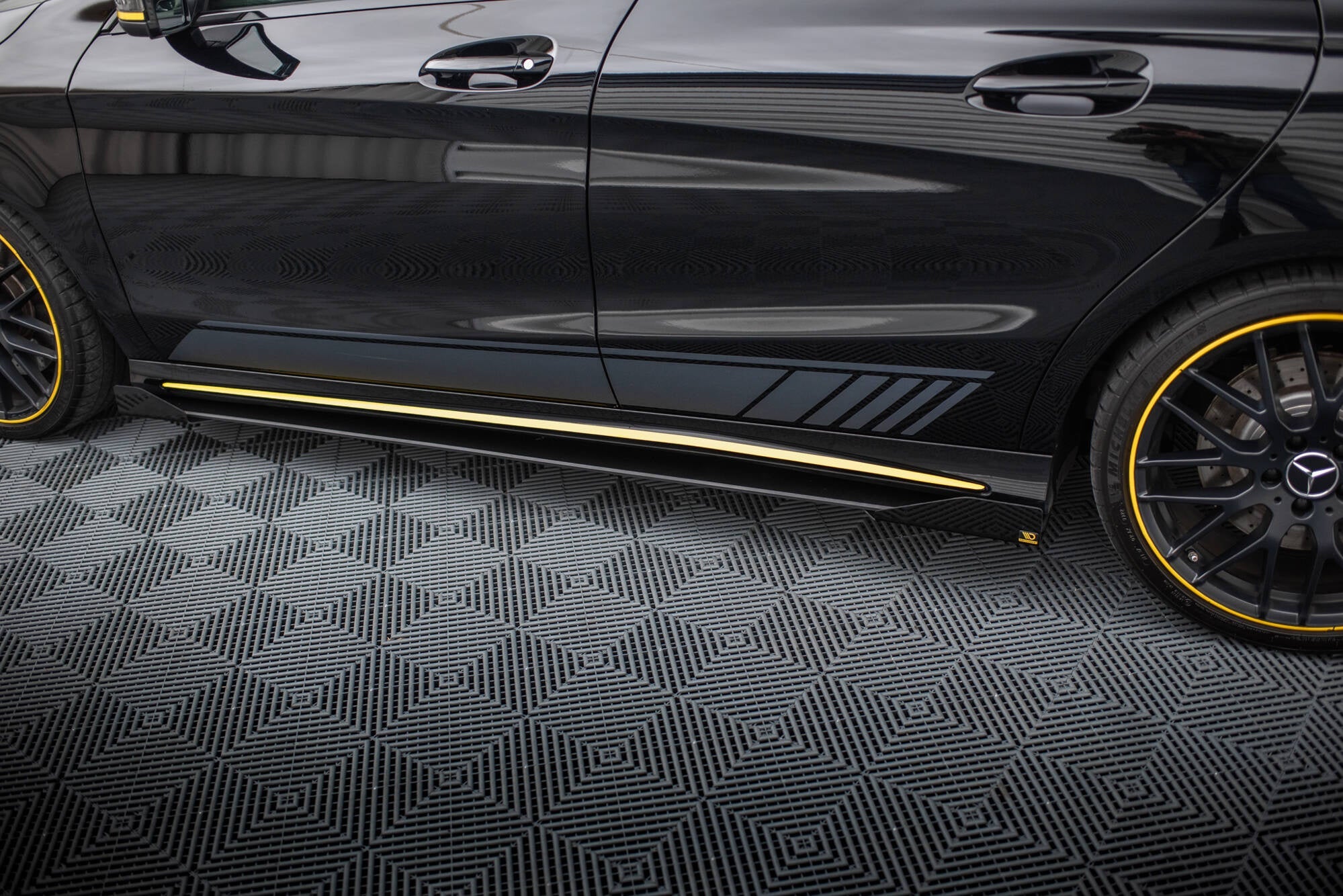 Maxton Design Side Flaps para Mercedes-AMG CLA 45 C117 Facelift - imagen 3