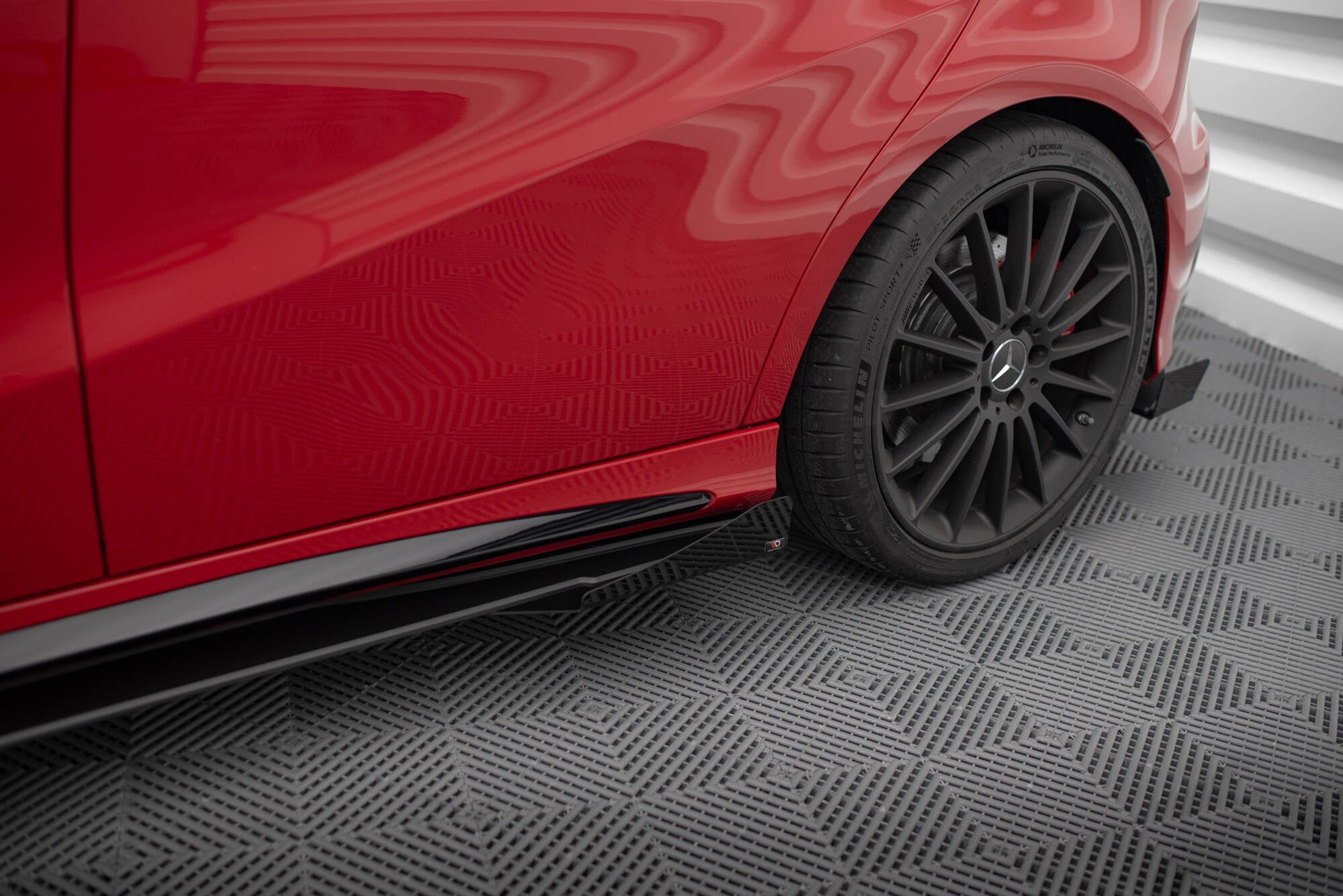 Maxton Design Side Flaps para Mercedes-Benz A 45 AMG W176 Facelift - imagen 1