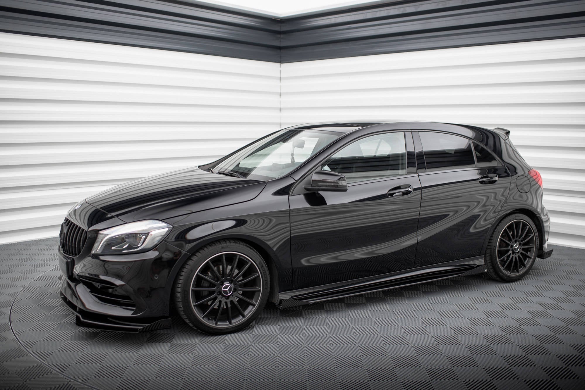 Maxton Design Side Flaps para Mercedes-Benz A AMG-Line W176 Facelift - imagen 2