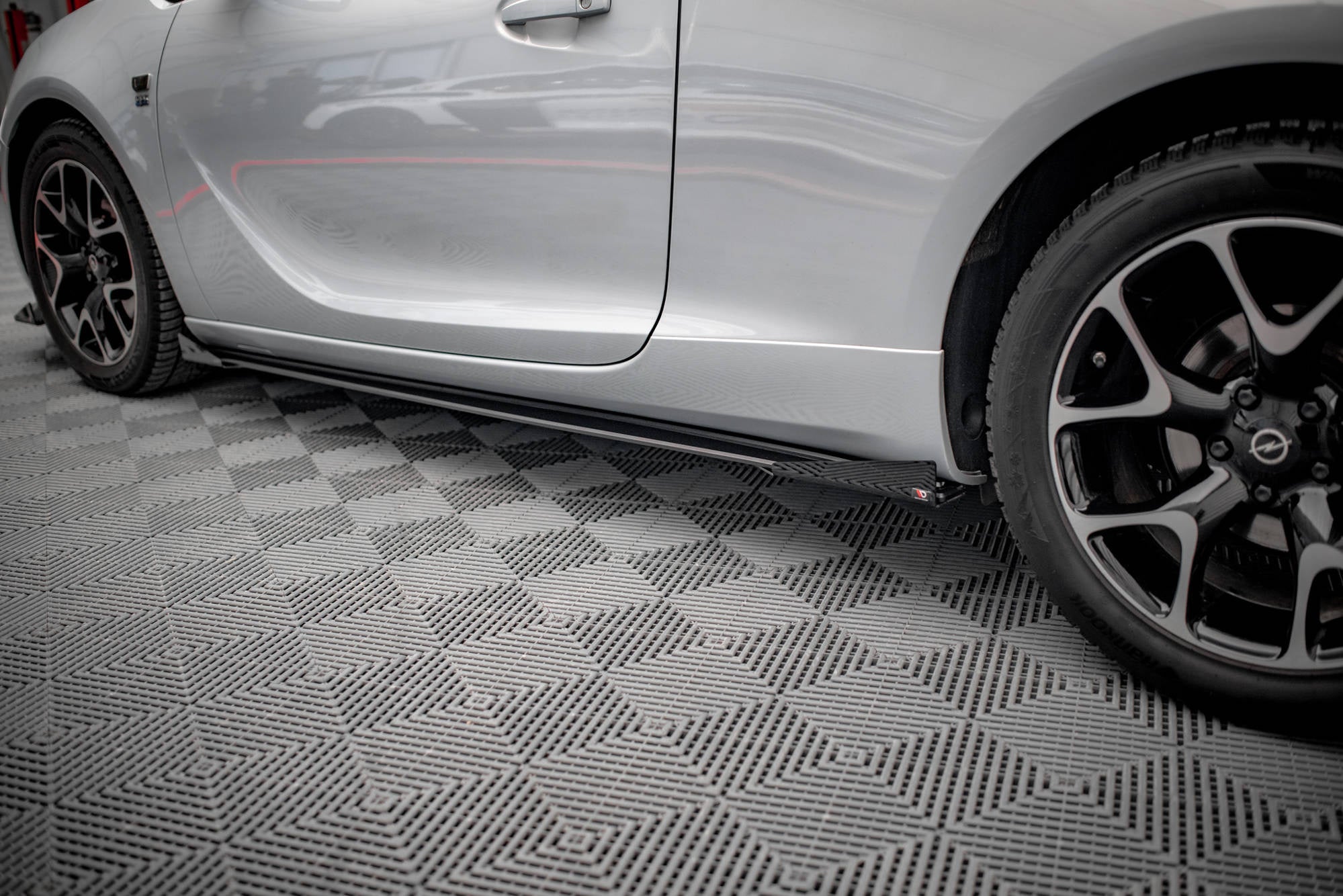 Maxton Design Side Flaps para Opel Astra GTC OPC-Line J - imagen 1