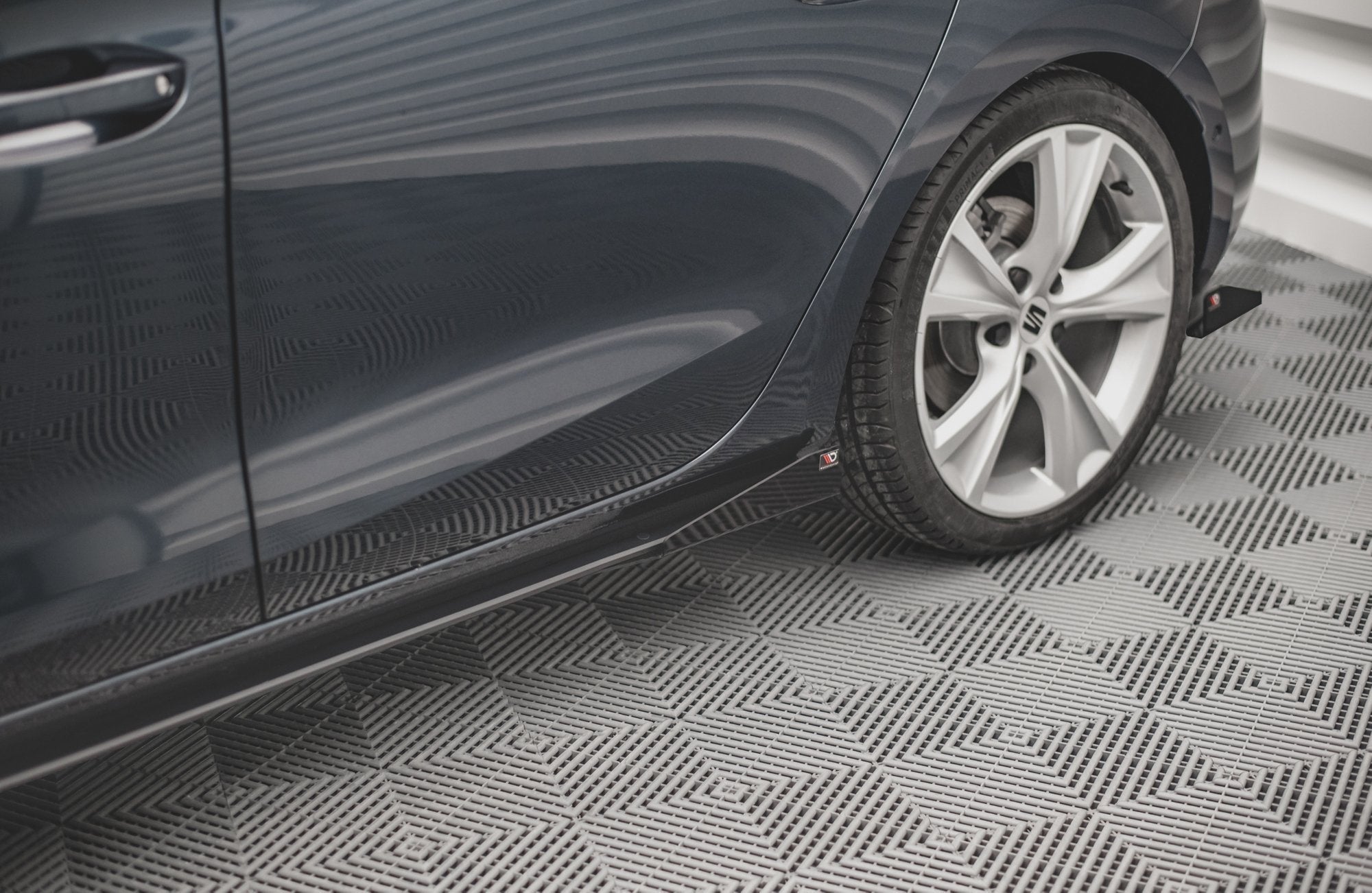 Maxton Design Side Flaps para Seat Leon FR Mk4 - imagen 1
