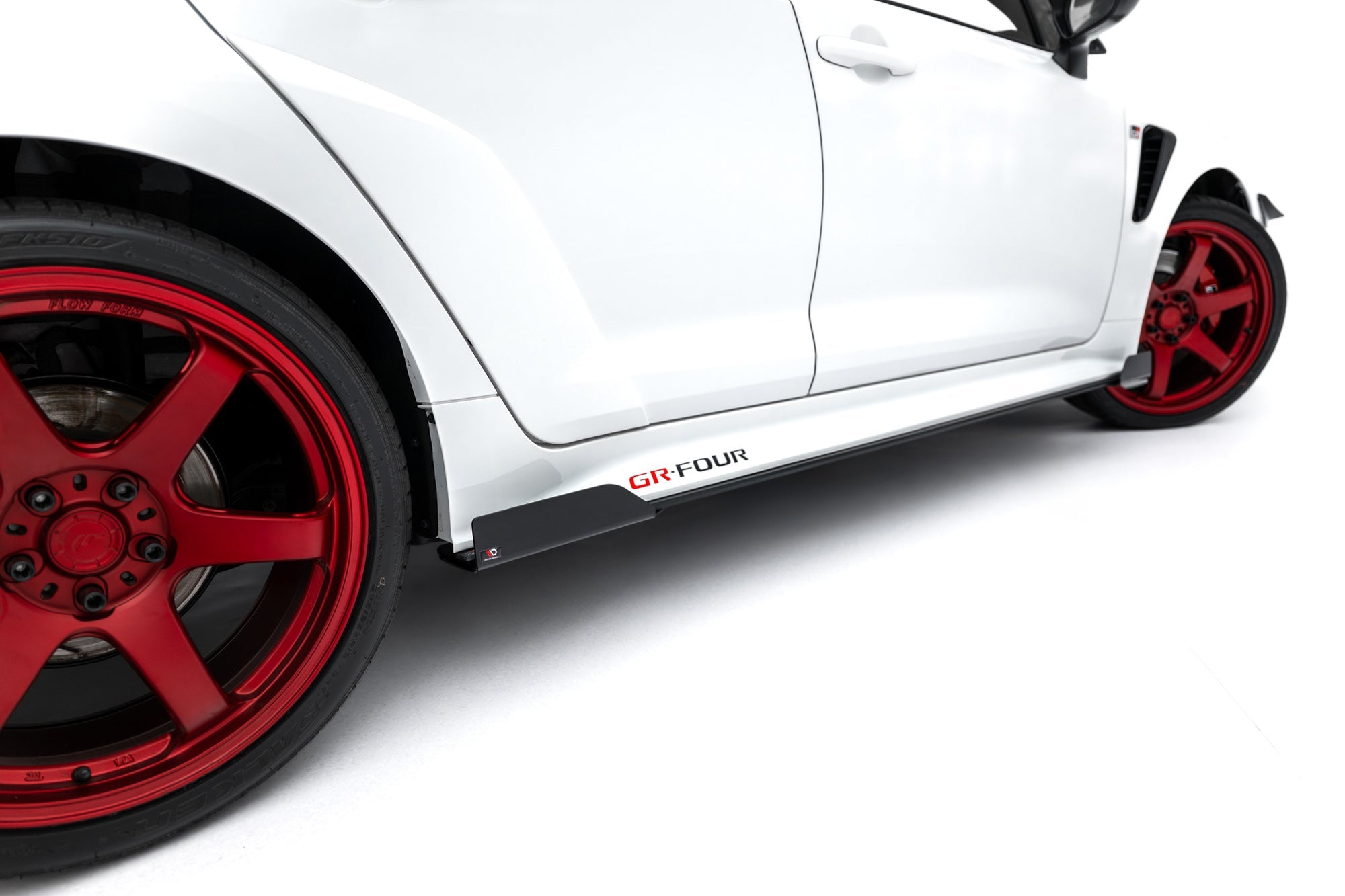 Maxton Design Side Flaps para Toyota GR Corolla Mk12 - imagen 2